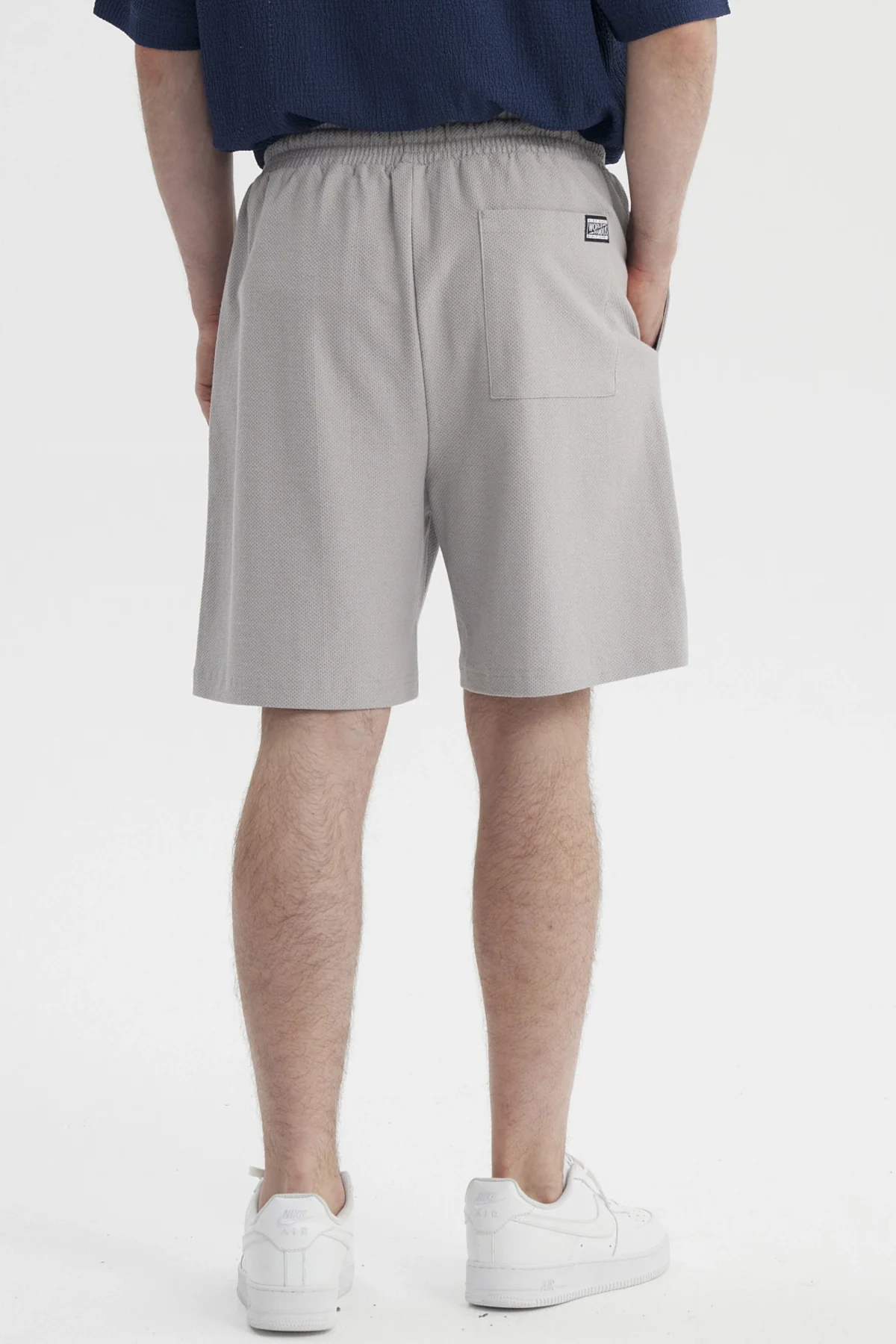 Bermuda Hombre Lisa Pretina Elasticada Gris - Image 3