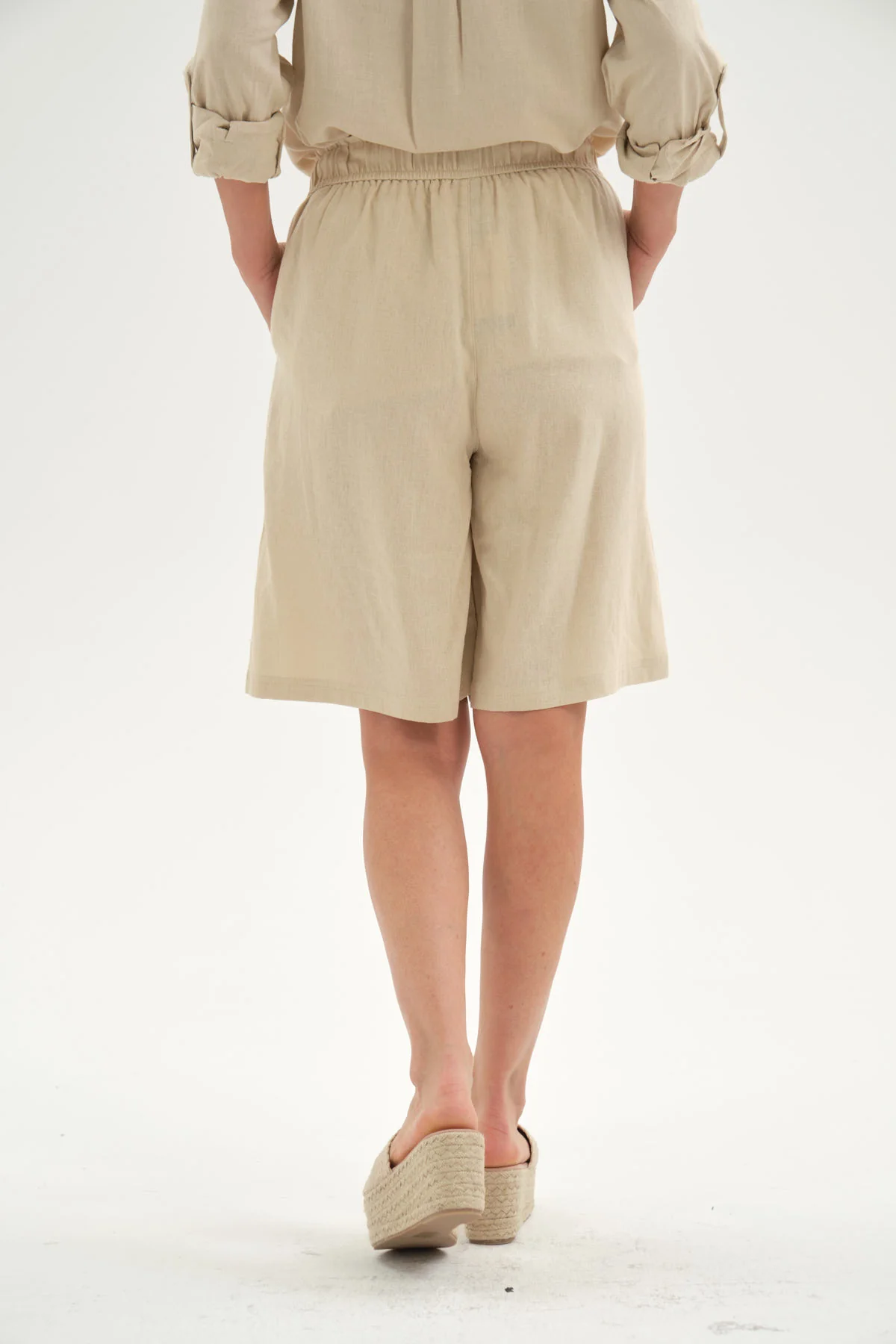 Bermuda Mujer Pretina Elasticada Beige - Image 2