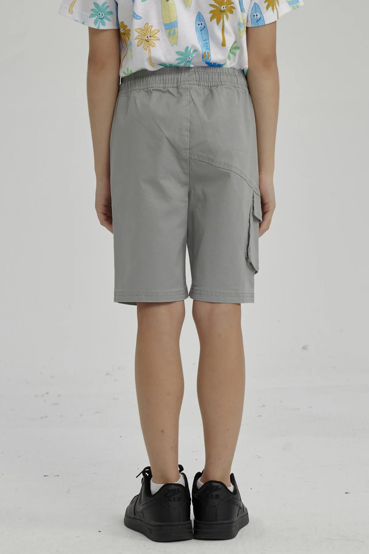 Bermuda Niño Bolsillo Parche Gris - Image 3