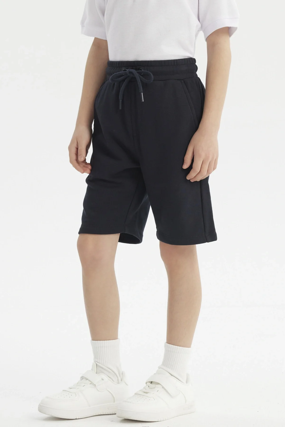 Bermuda Unisex Con Cordón Y Bolsillo Azul Marino - Image 3