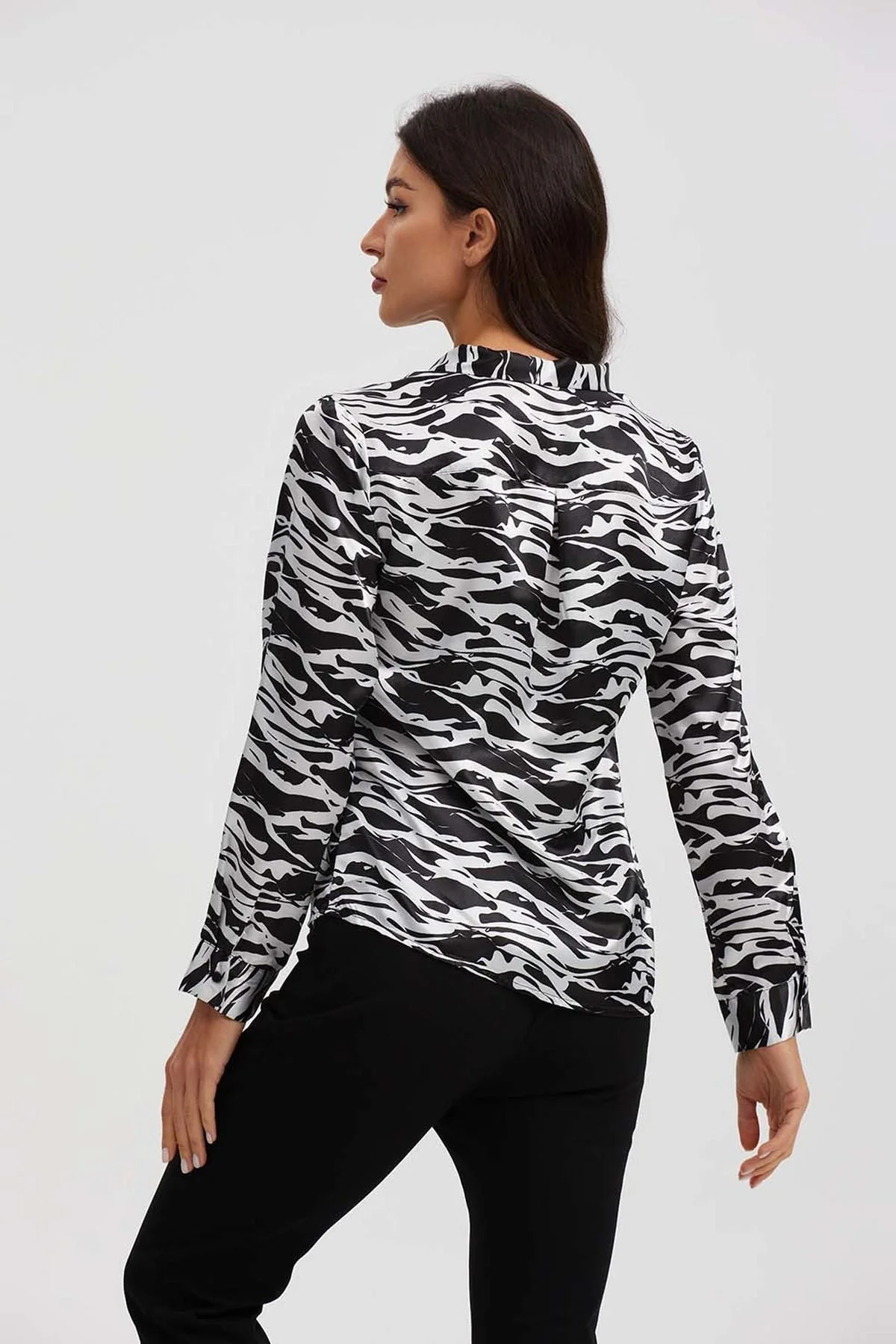 Blusa Mujer Aplicación Lazo Manga Negro - Image 3
