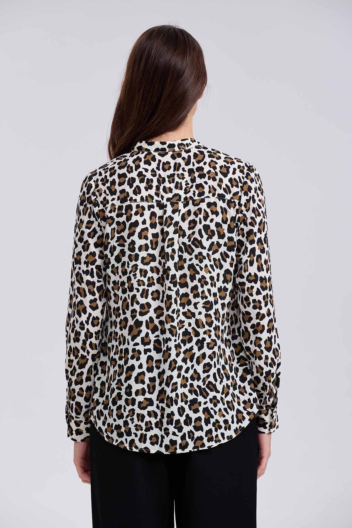 Blusa Mujer Crep Con Botón Beige - Image 3