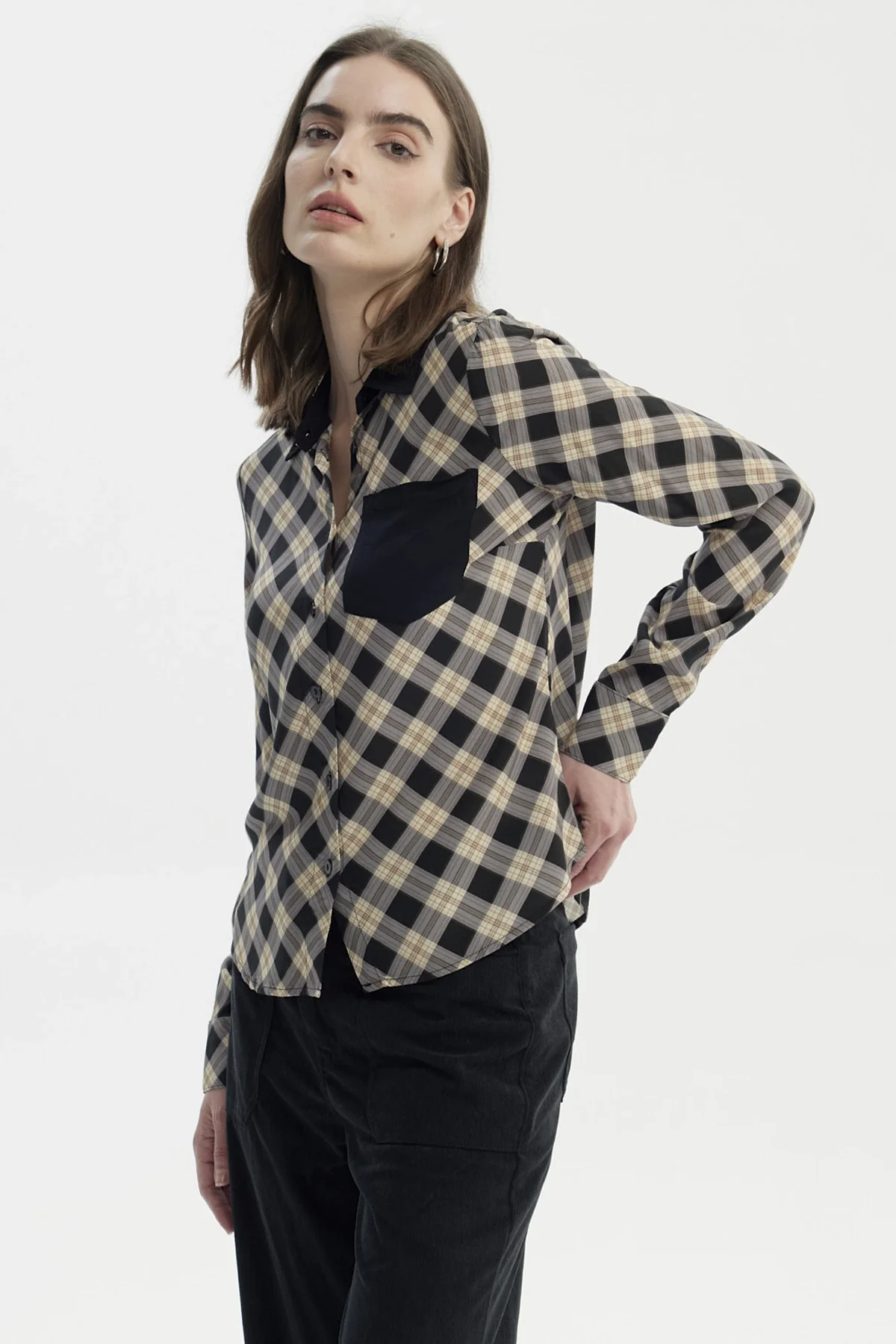 Blusa Mujer Cuello Camisero Y Diseño Negro/Beige - Image 2