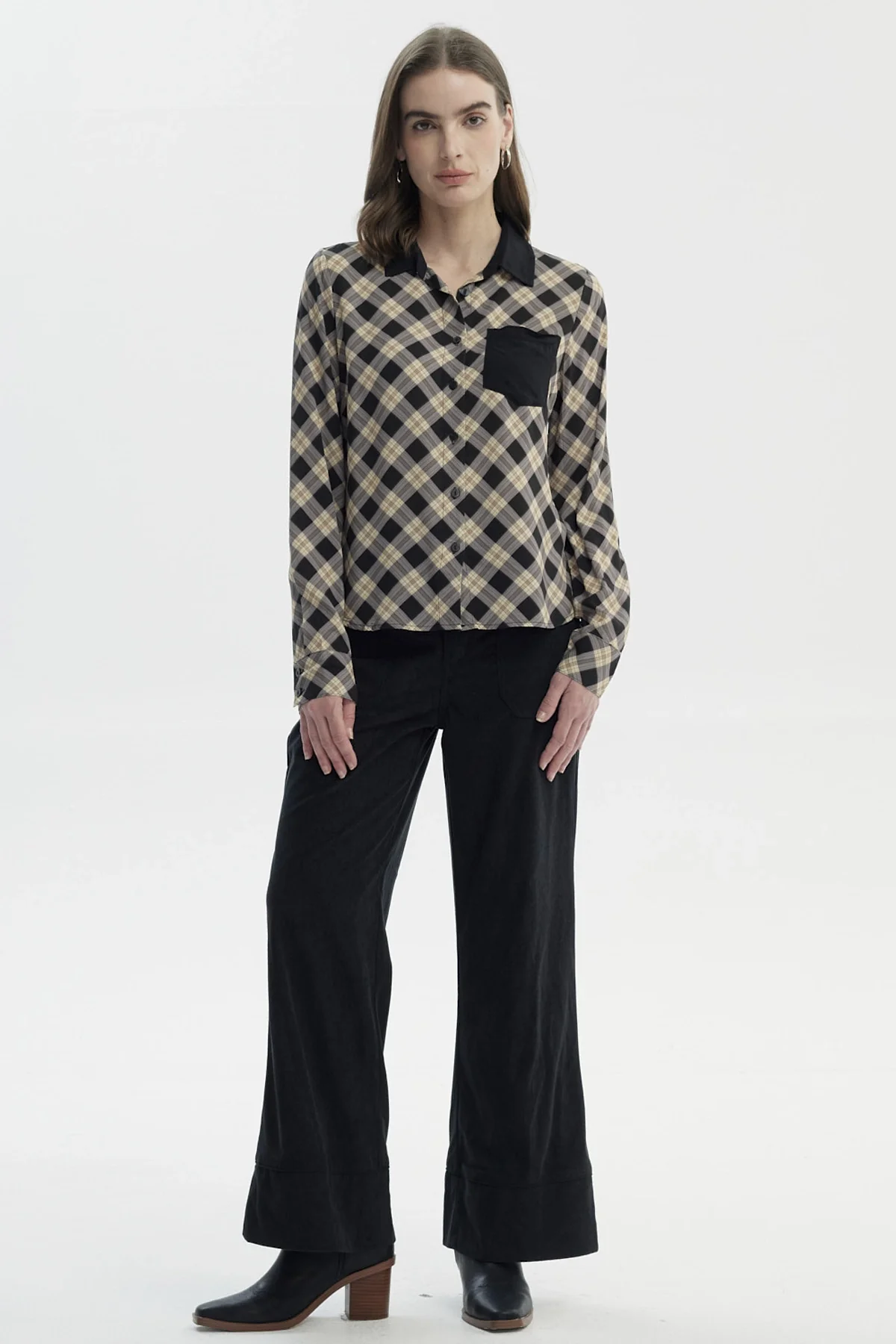 Blusa Mujer Cuello Camisero Y Diseño Negro/Beige - Image 4