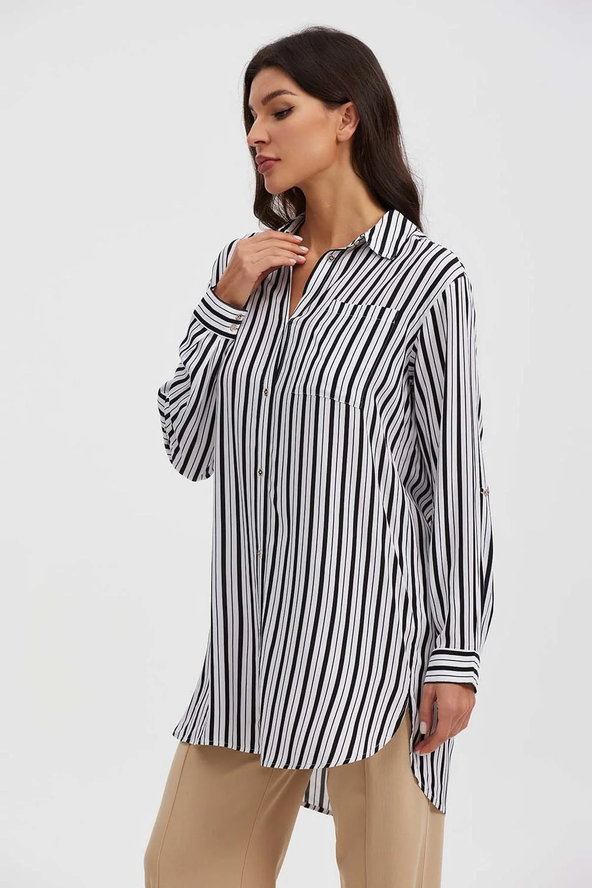 Blusa Mujer Larga Con Botón Parche Negro - Image 2