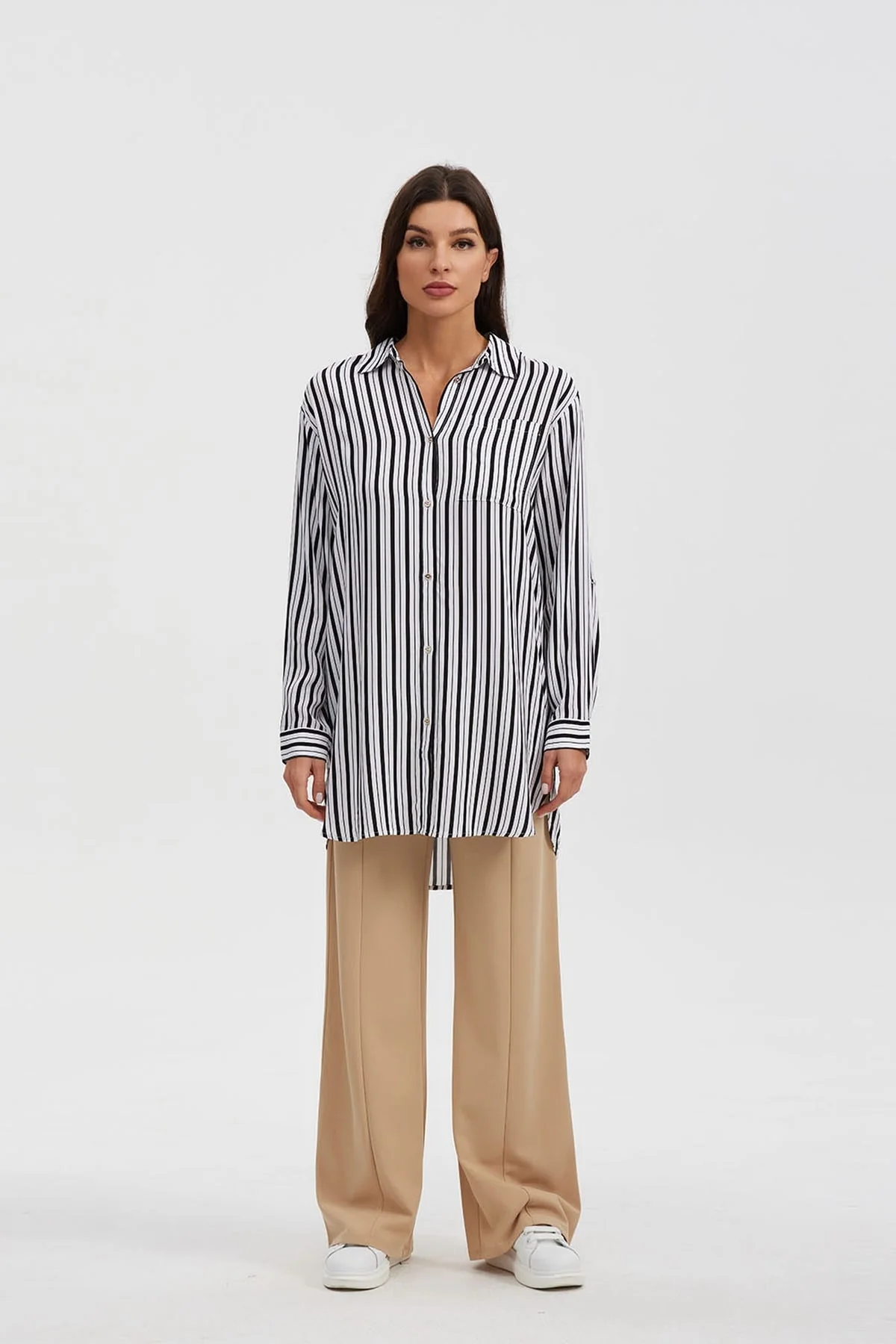 Blusa Mujer Larga Con Botón Parche Negro - Image 4