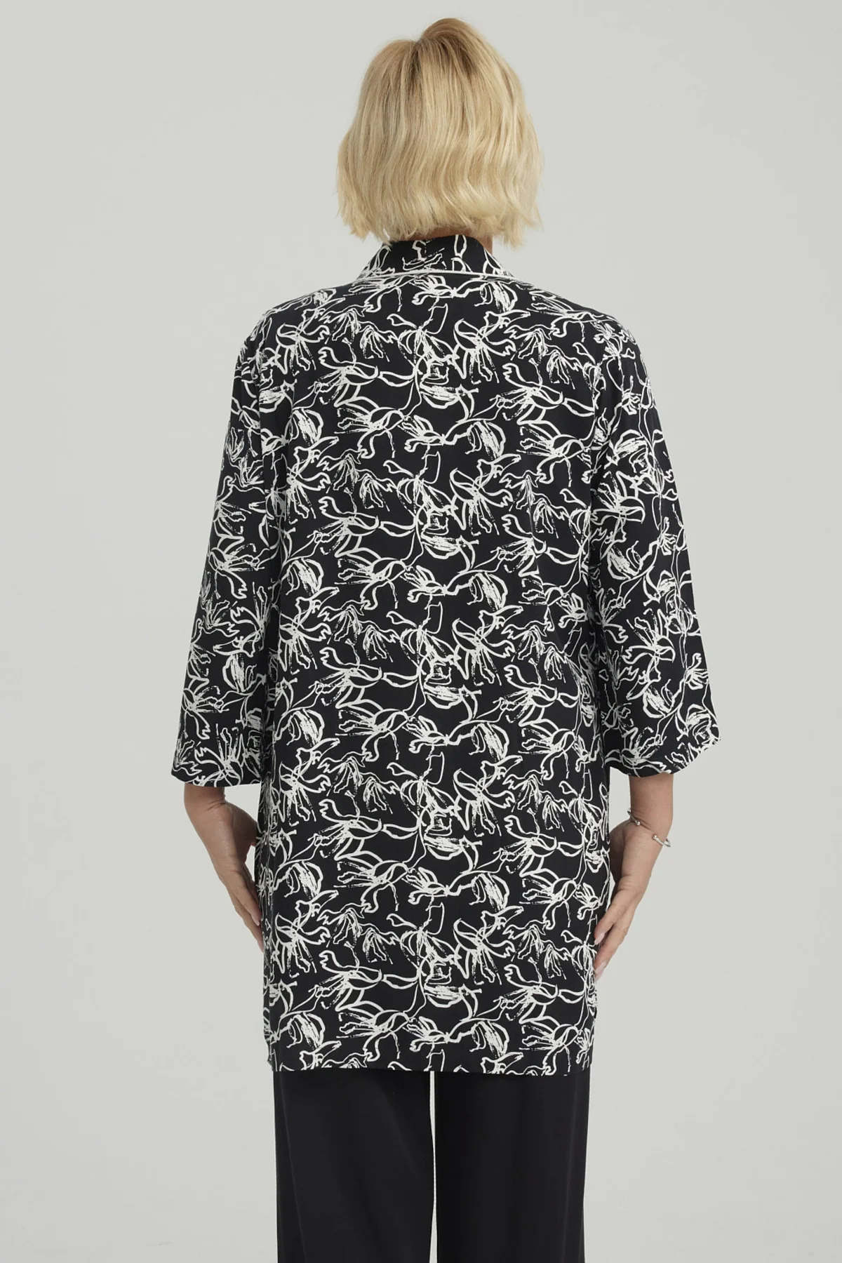 Blusa Mujer Roll Up Negro / Blanco - Image 3