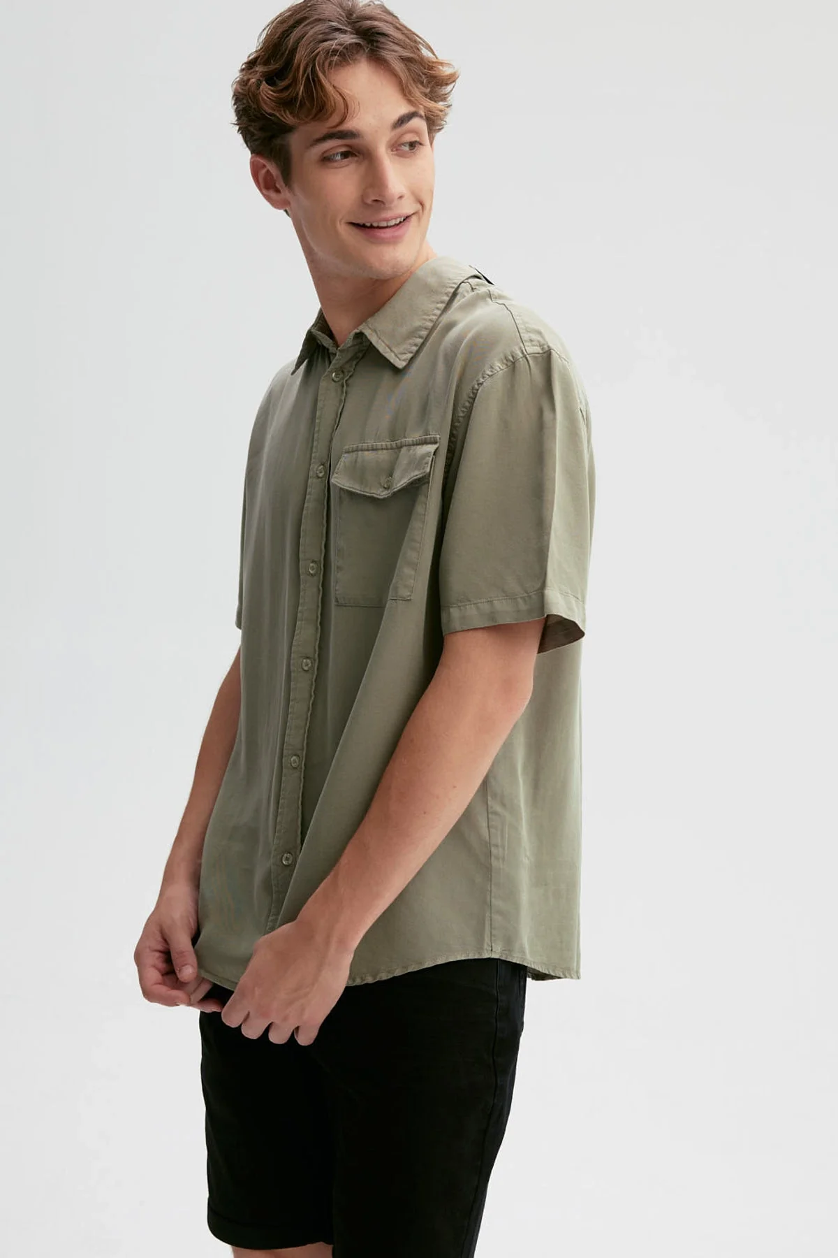 Camisa Hombre Clásica Verde Militar - Image 2