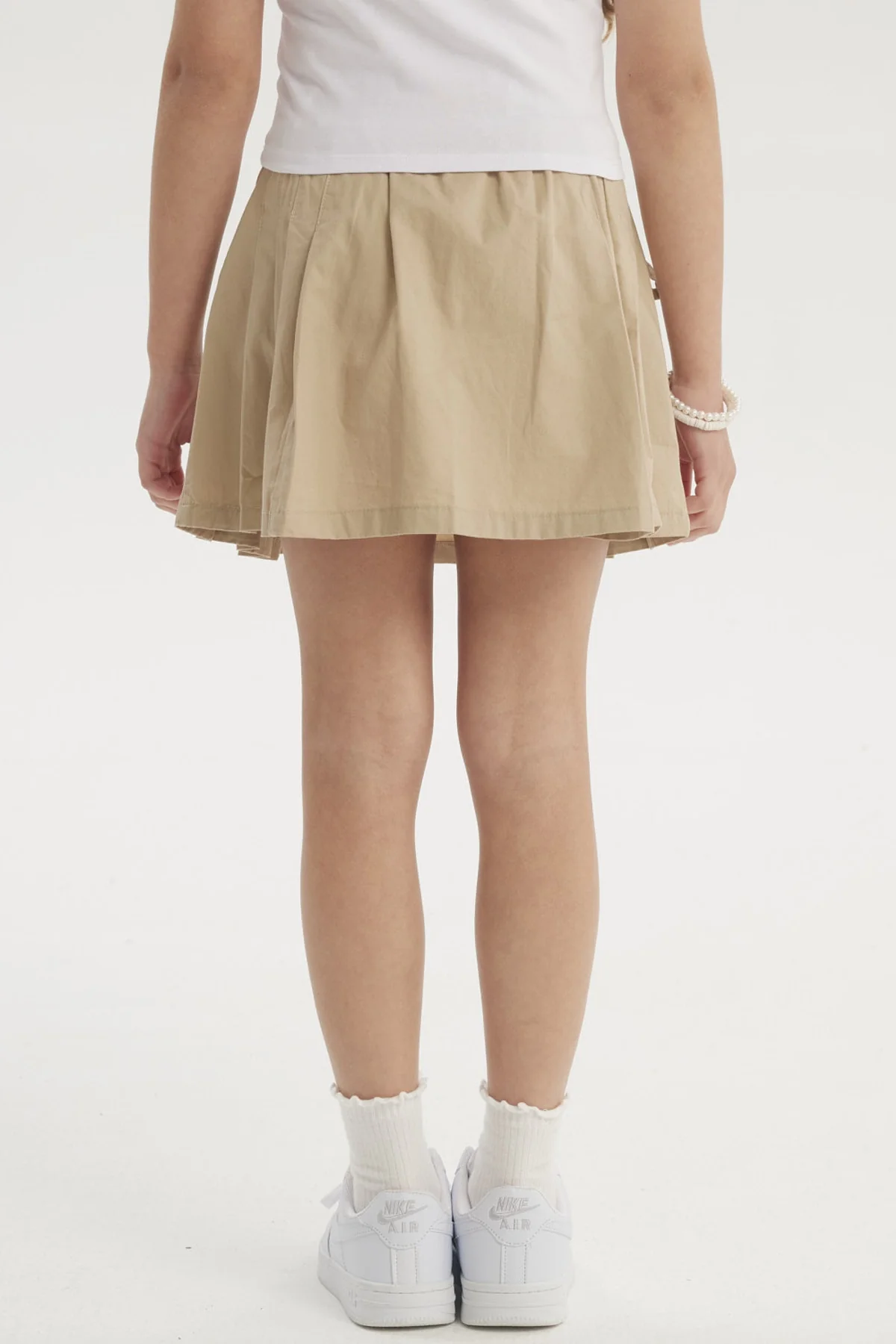 Falda Niña Pliegues Laterales Beige - Image 3