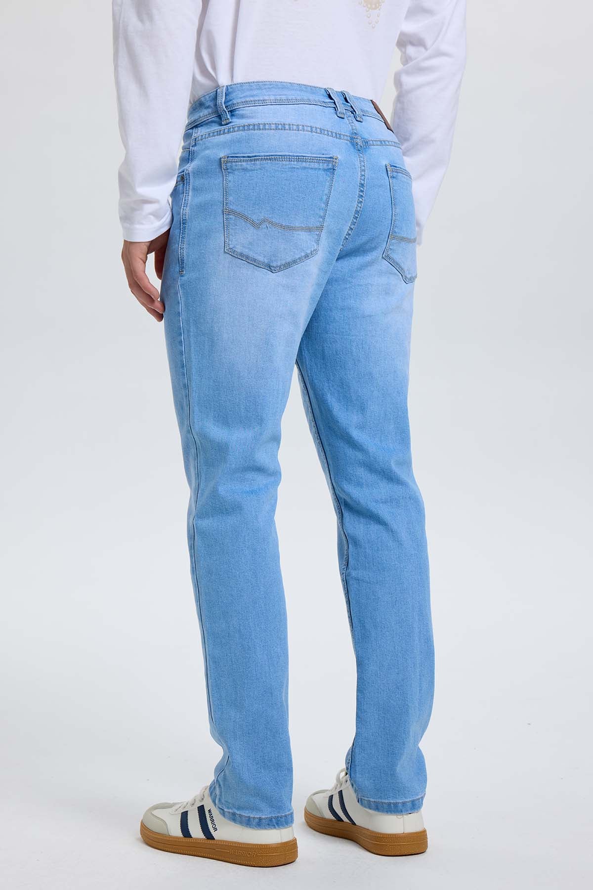 Jeans Hombre 702 Slim Azul Claro - Image 3