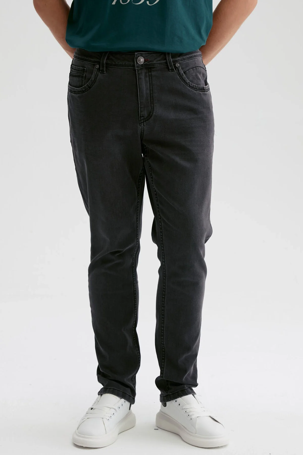 Jeans Hombre Slim 701 Gris Oscuro