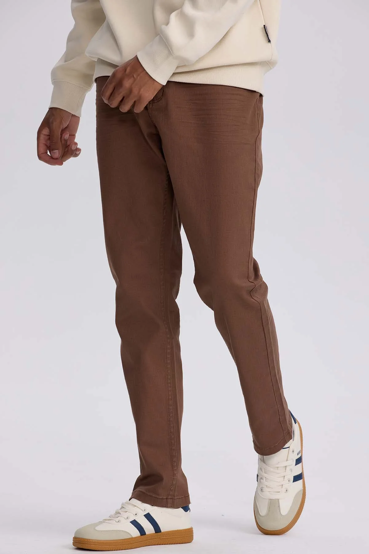 Jeans Hombre Slim Color Cafe - Image 2