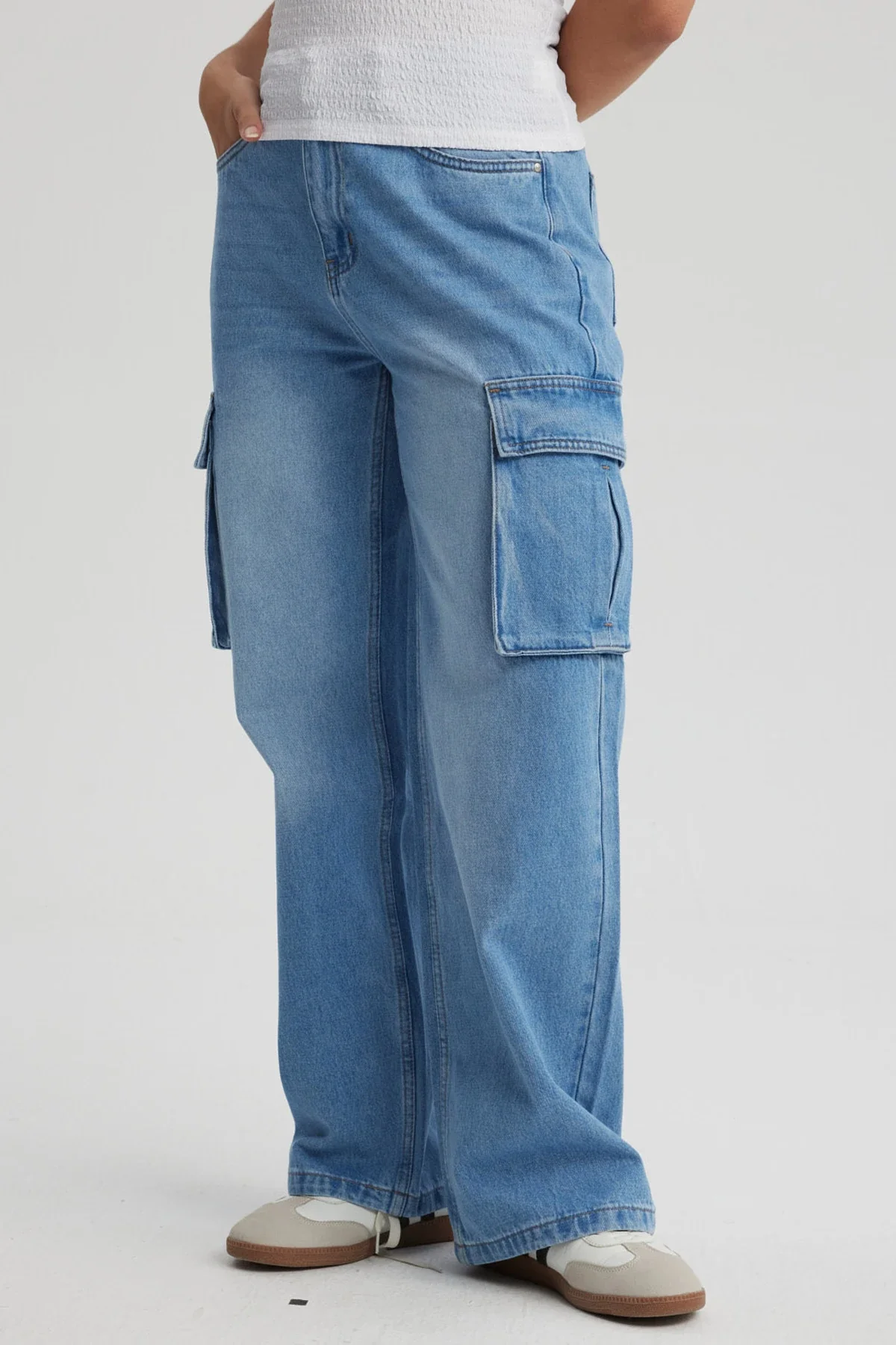 Jeans Mujer Cargo Calce Recto Azul - Image 2