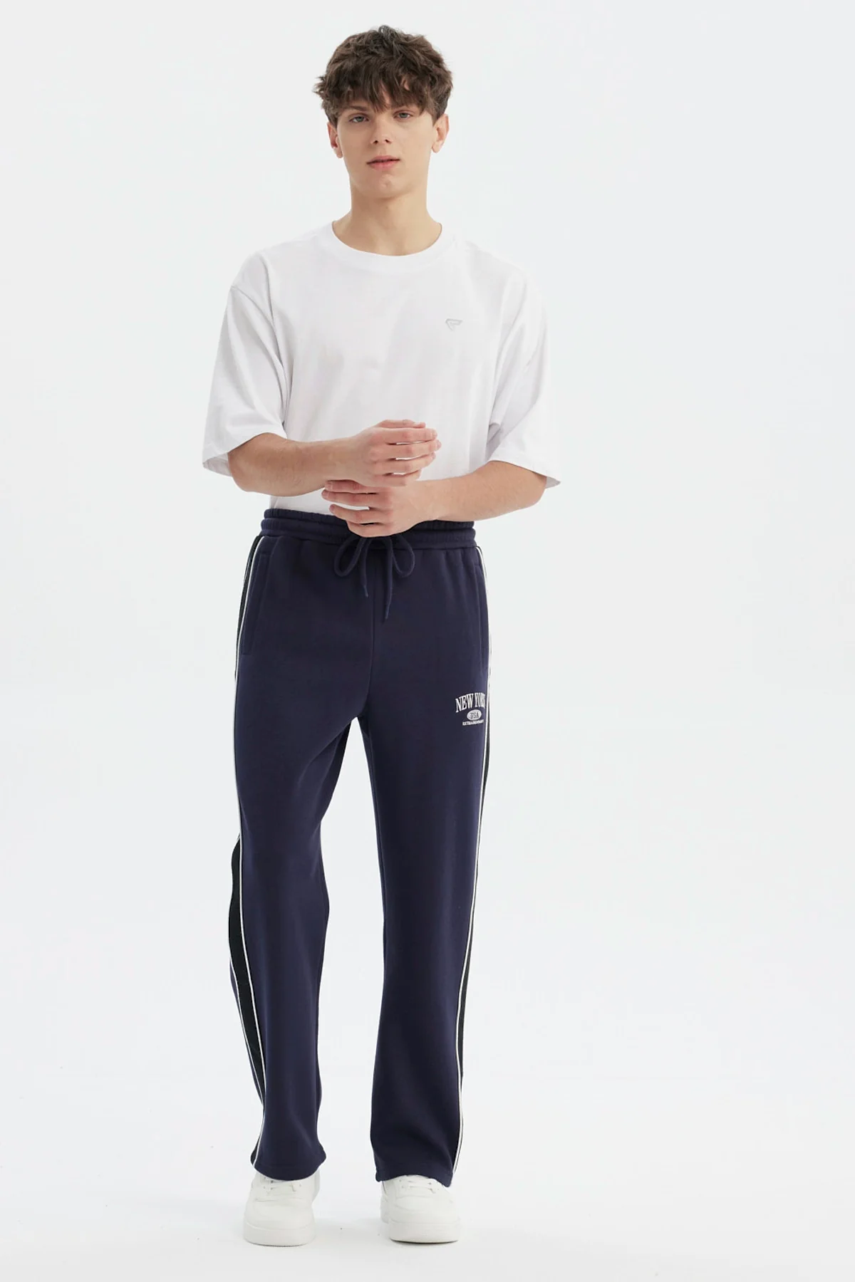Pantalón Buzo Hombre Calce Recto Azul Marino - Image 4