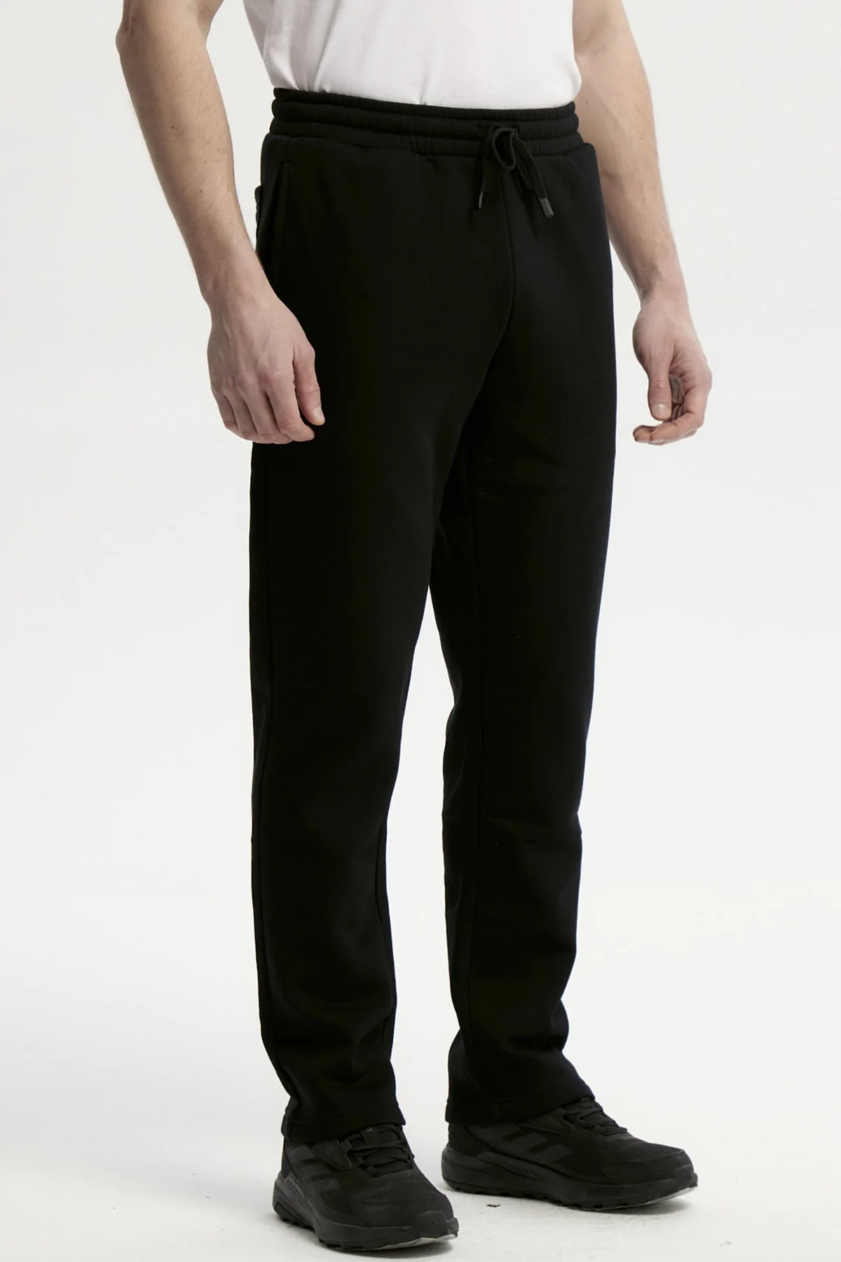 Pantalón Buzo Hombre Calce Recto Negro - Image 2