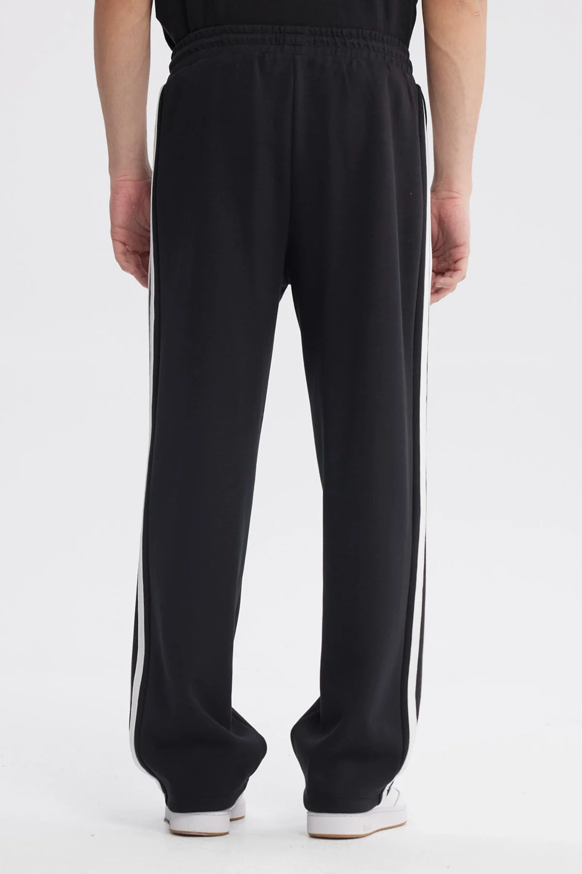 Pantalón Buzo Hombre Calce Recto Negro - Image 3