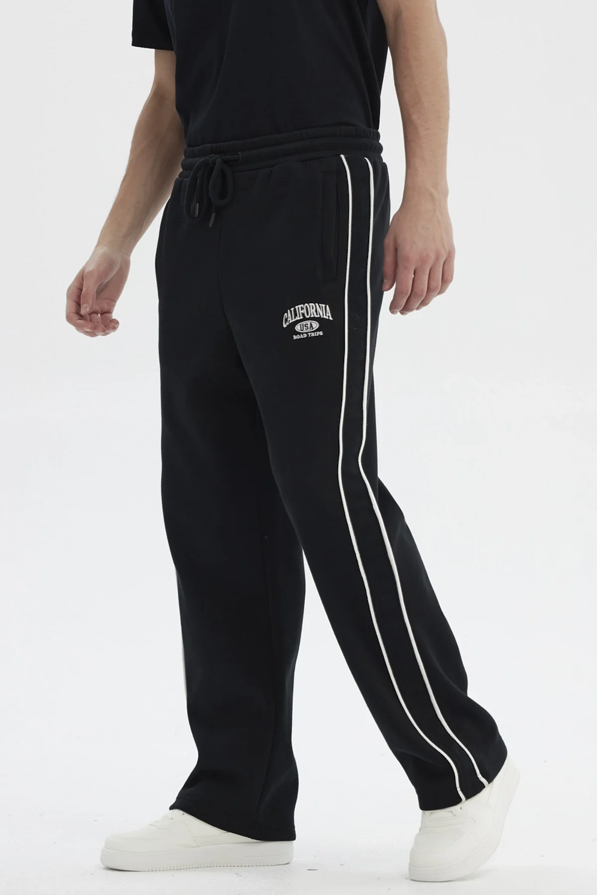 Pantalón Buzo Hombre Calce Recto Negro - Image 2