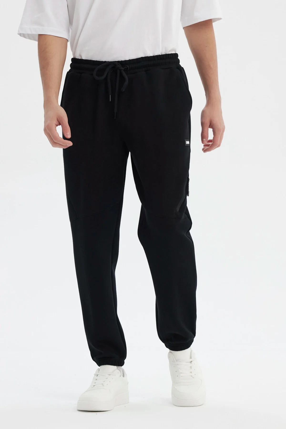 Pantalón Buzo Hombre Pitillo Negro