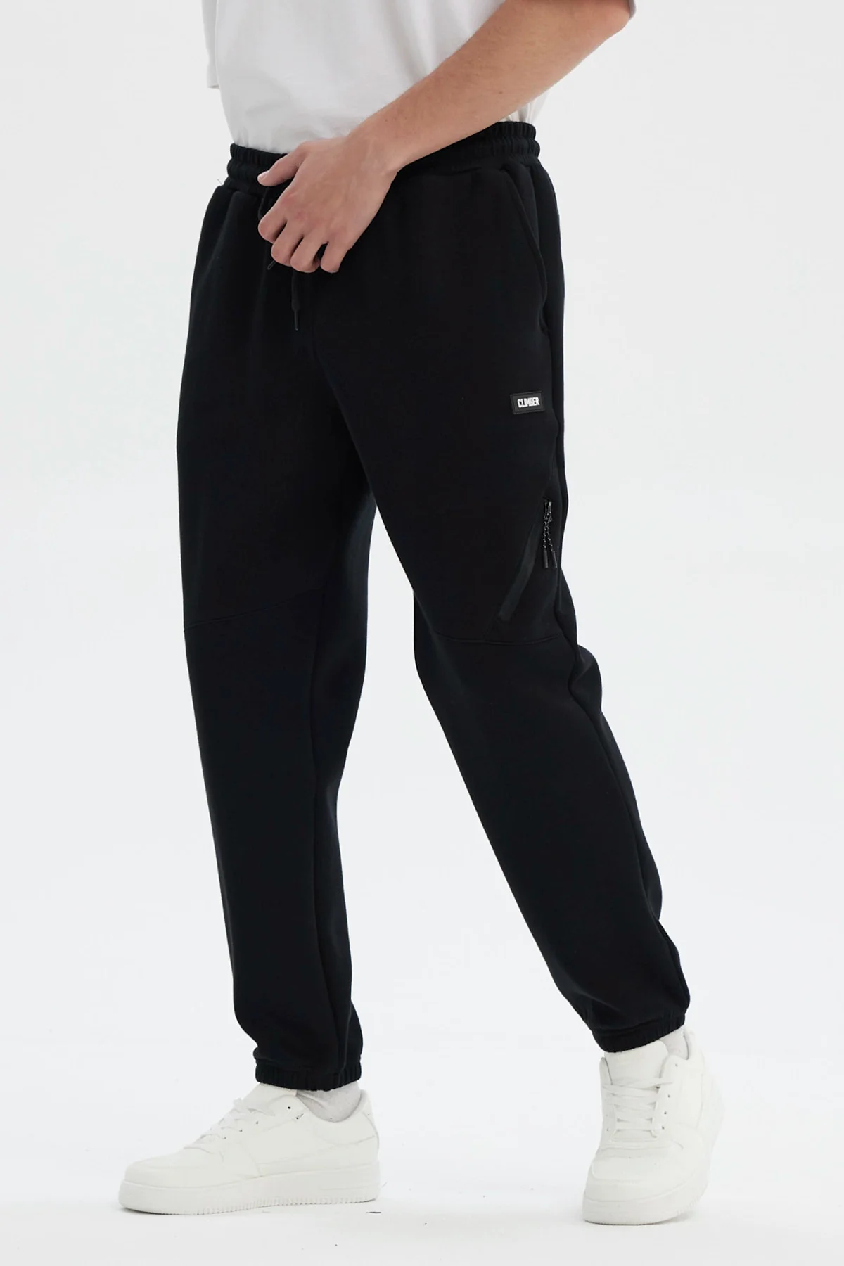Pantalón Buzo Hombre Pitillo Negro - Image 2