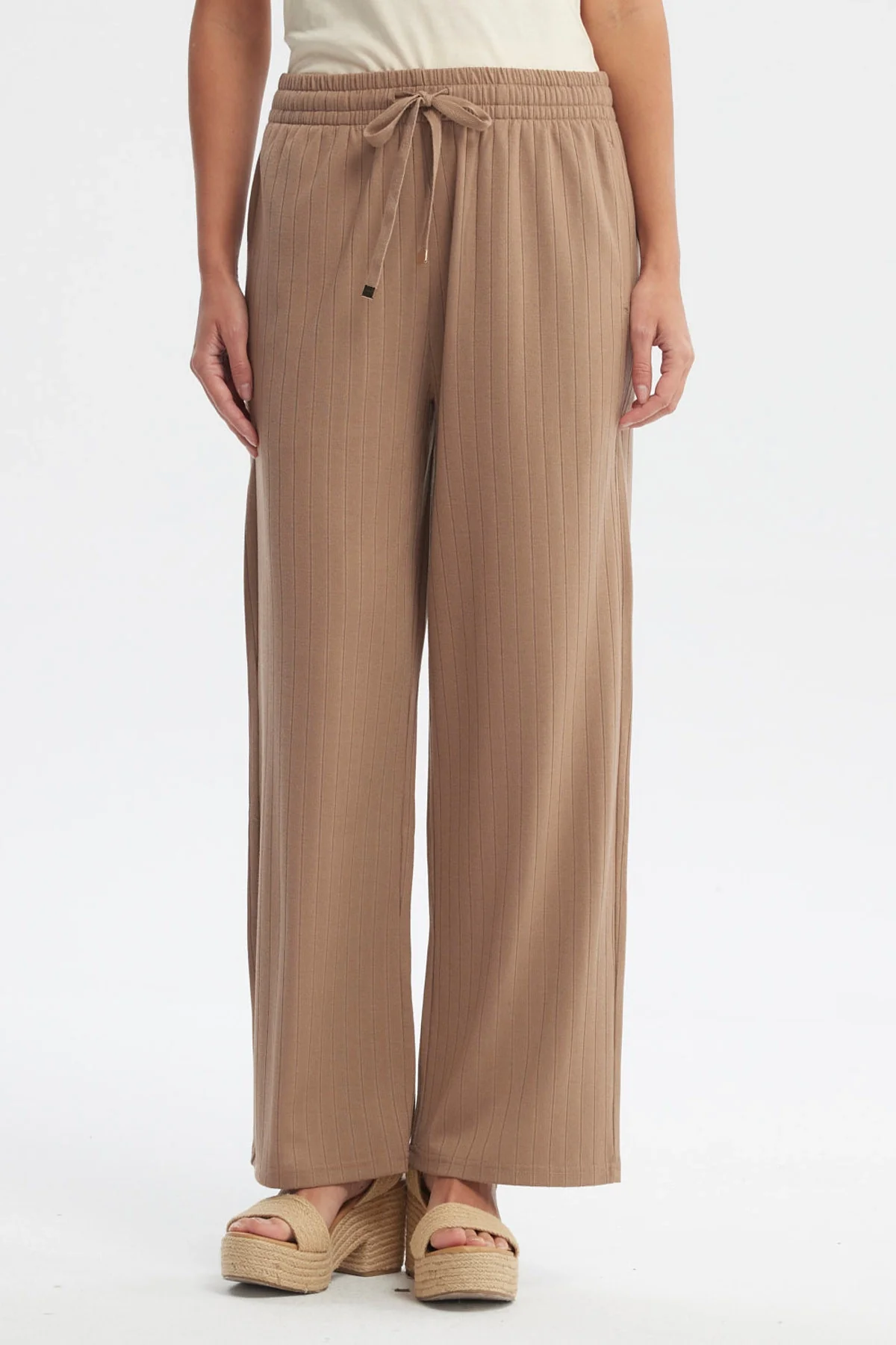 Pantalón Buzo Mujer Calce Recto Café Claro