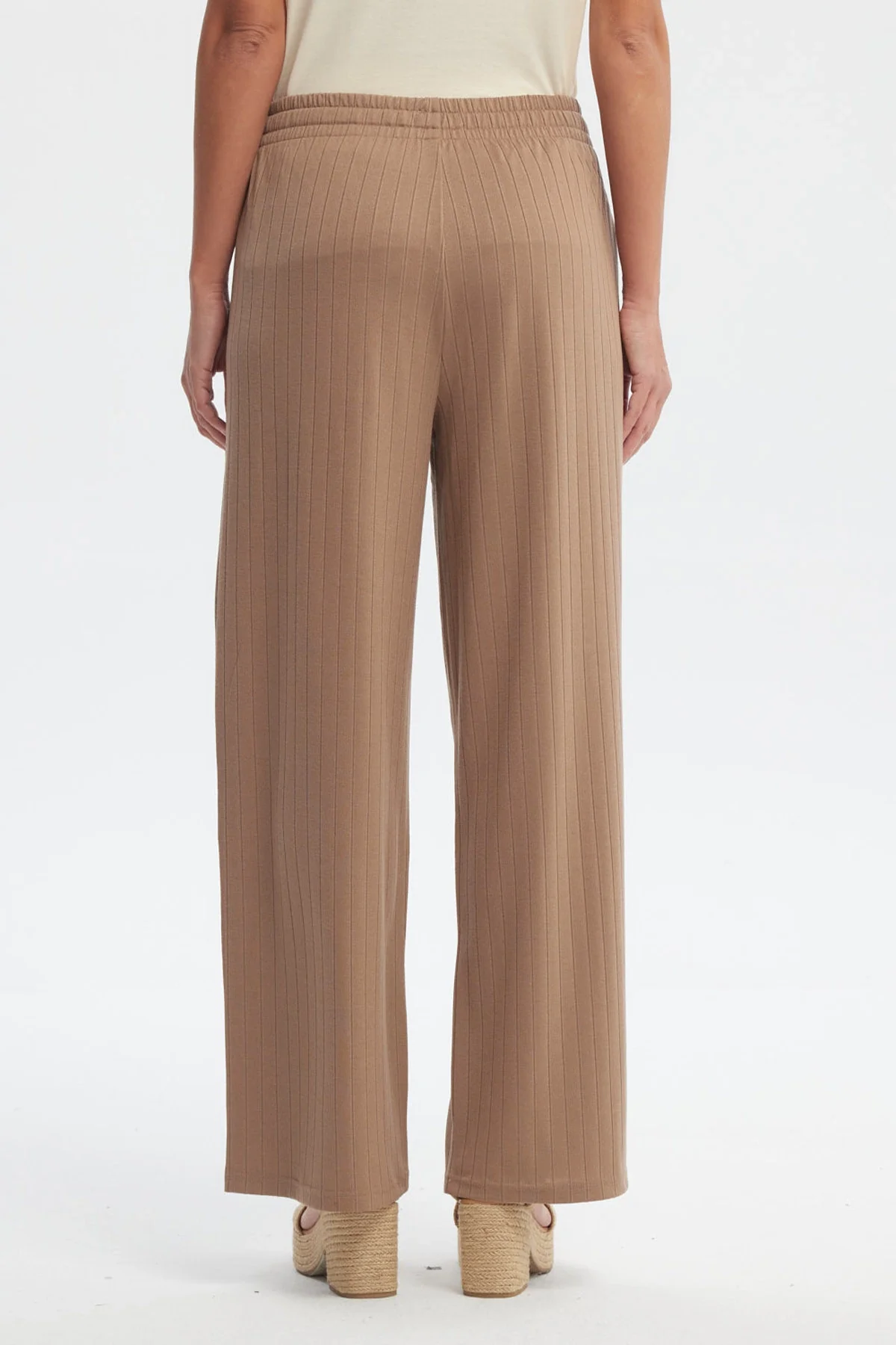 Pantalón Buzo Mujer Calce Recto Café Claro - Image 3