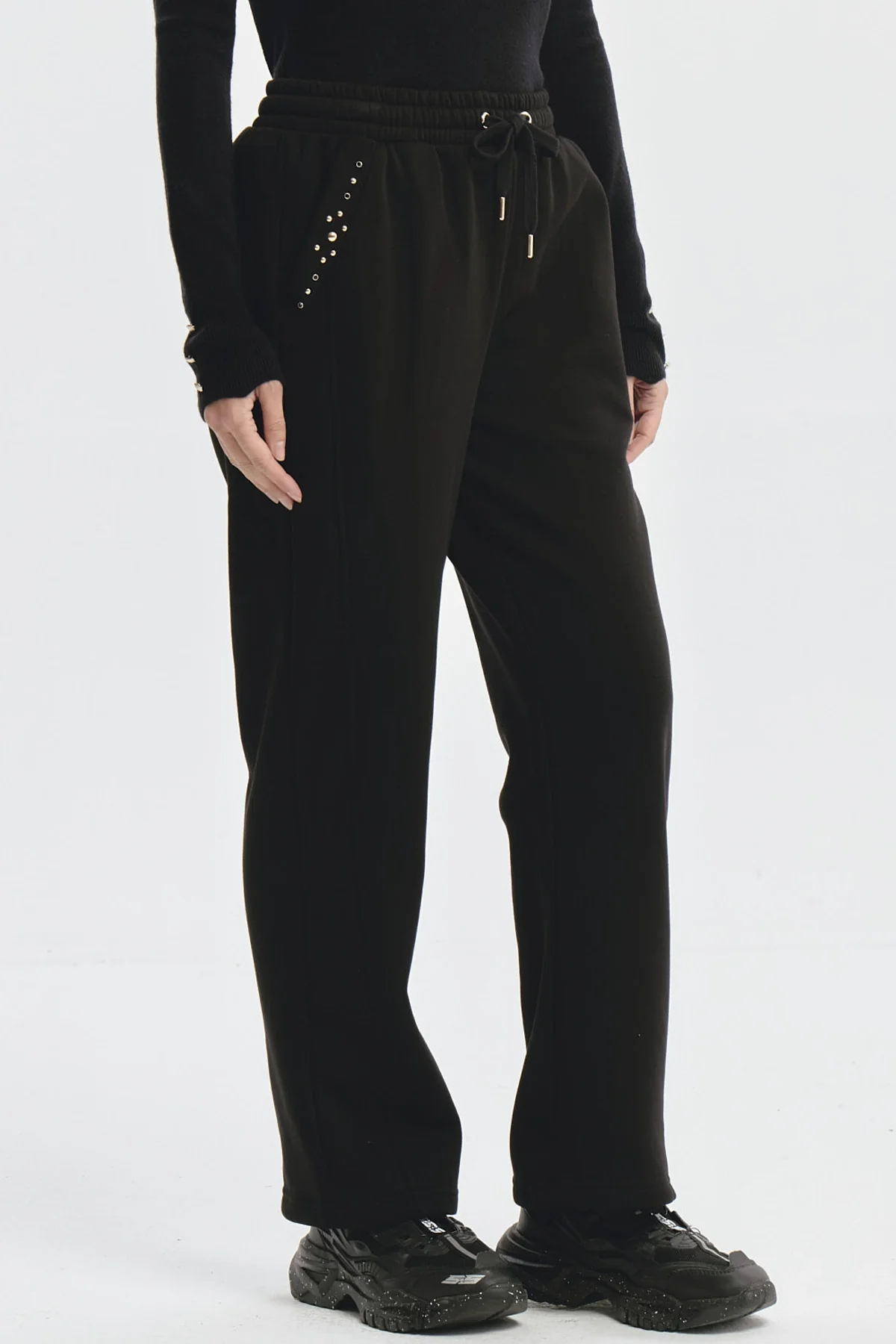Pantalón Buzo Mujer Calce Recto Con Aplicación Negro - Image 2