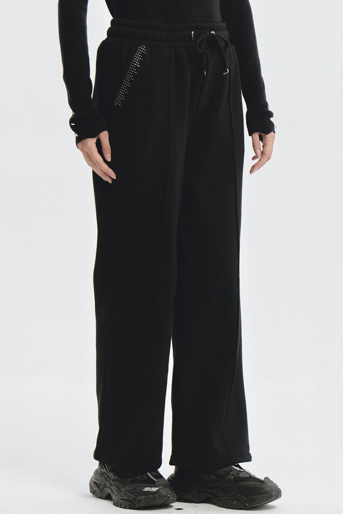 Pantalón Buzo Mujer Calce Recto Con Strass Negro - Image 2