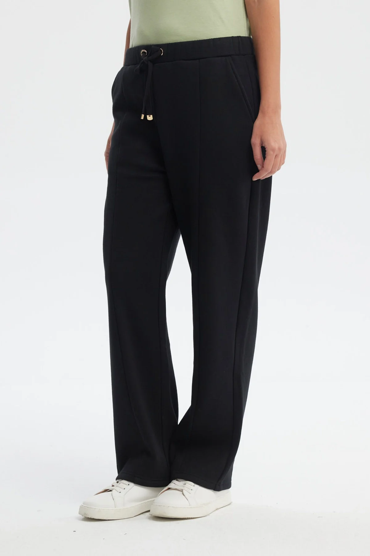 Pantalón Buzo Mujer Calce Recto Negro - Image 2