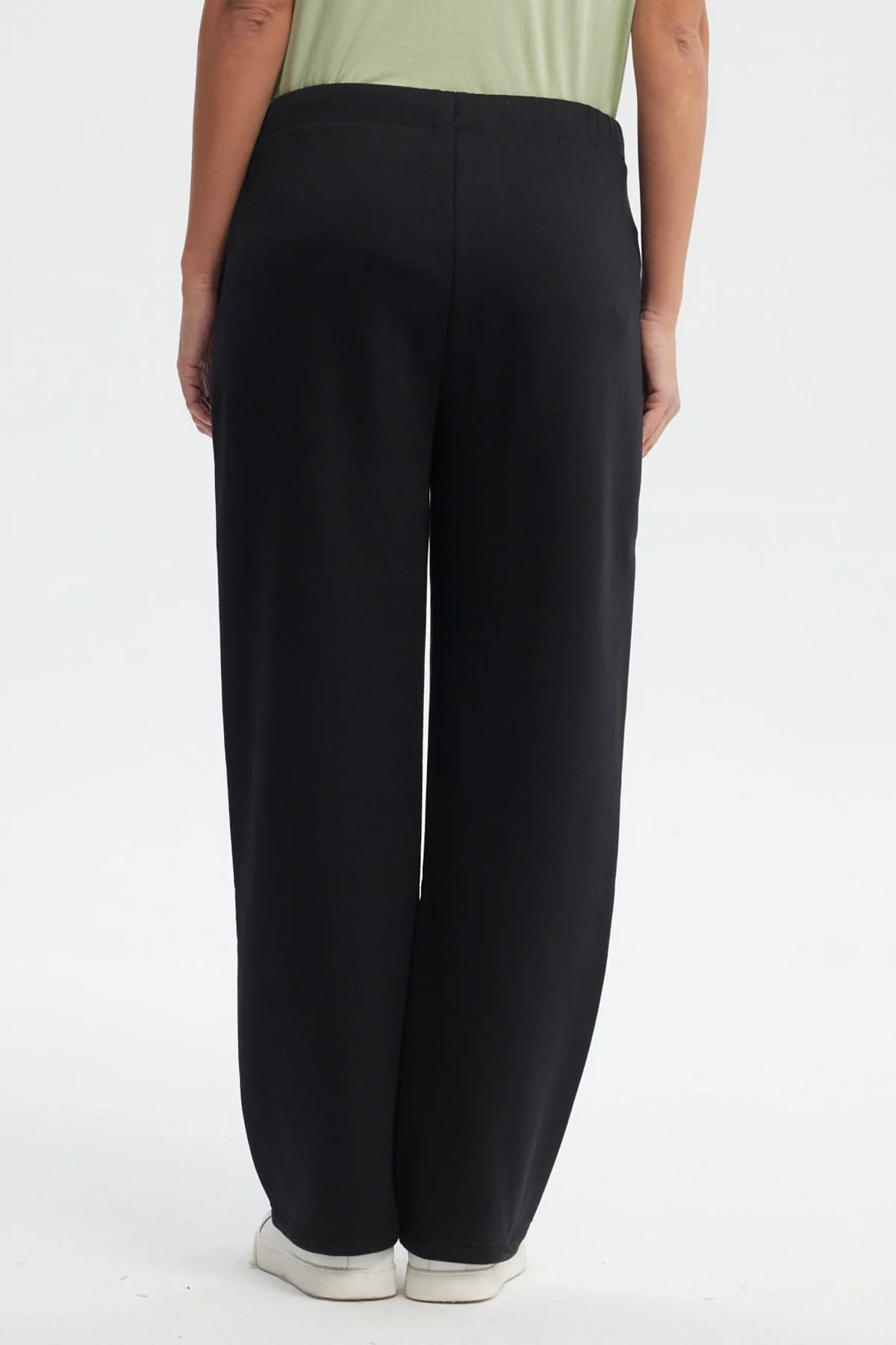 Pantalón Buzo Mujer Calce Recto Negro - Image 3