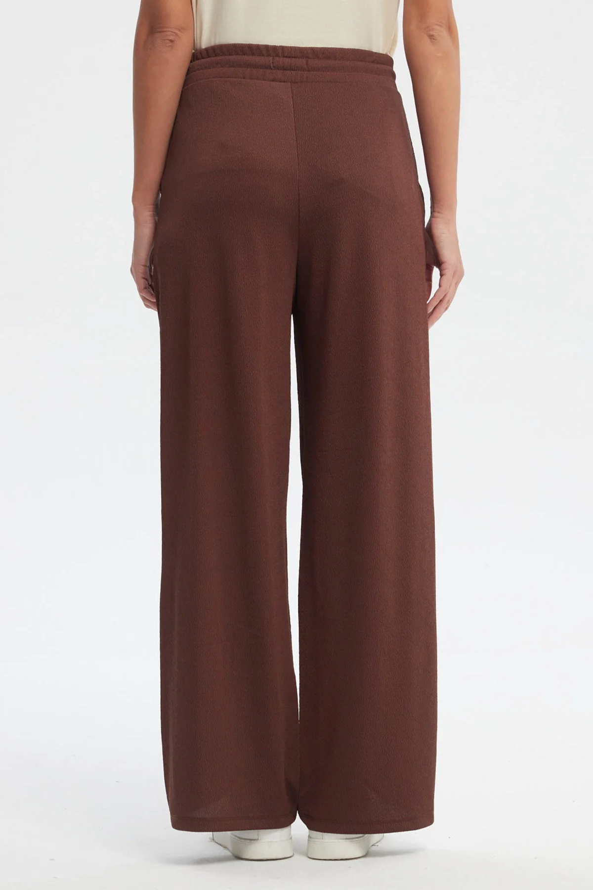 Pantalón Buzo Mujer Detalles Ojetillos Café - Image 3