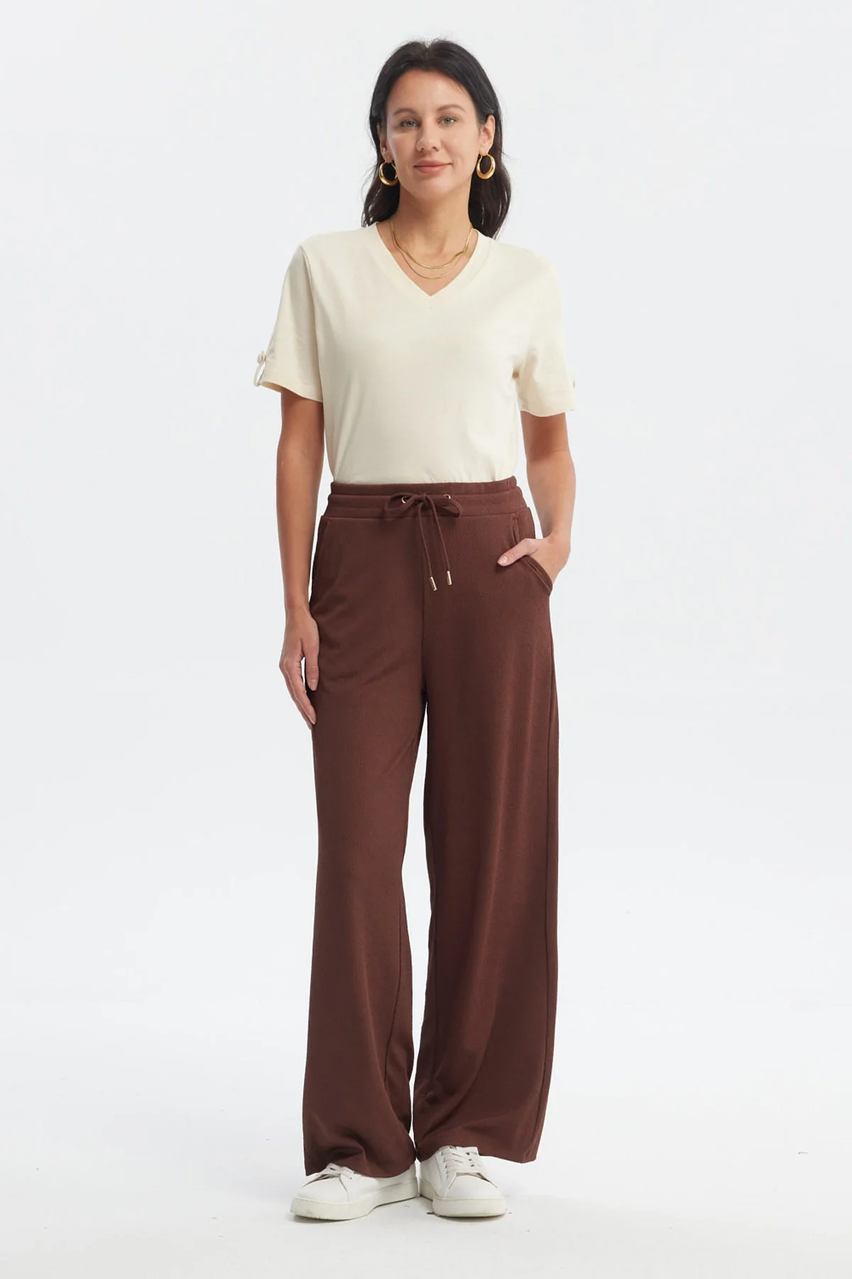 Pantalón Buzo Mujer Detalles Ojetillos Café - Image 4