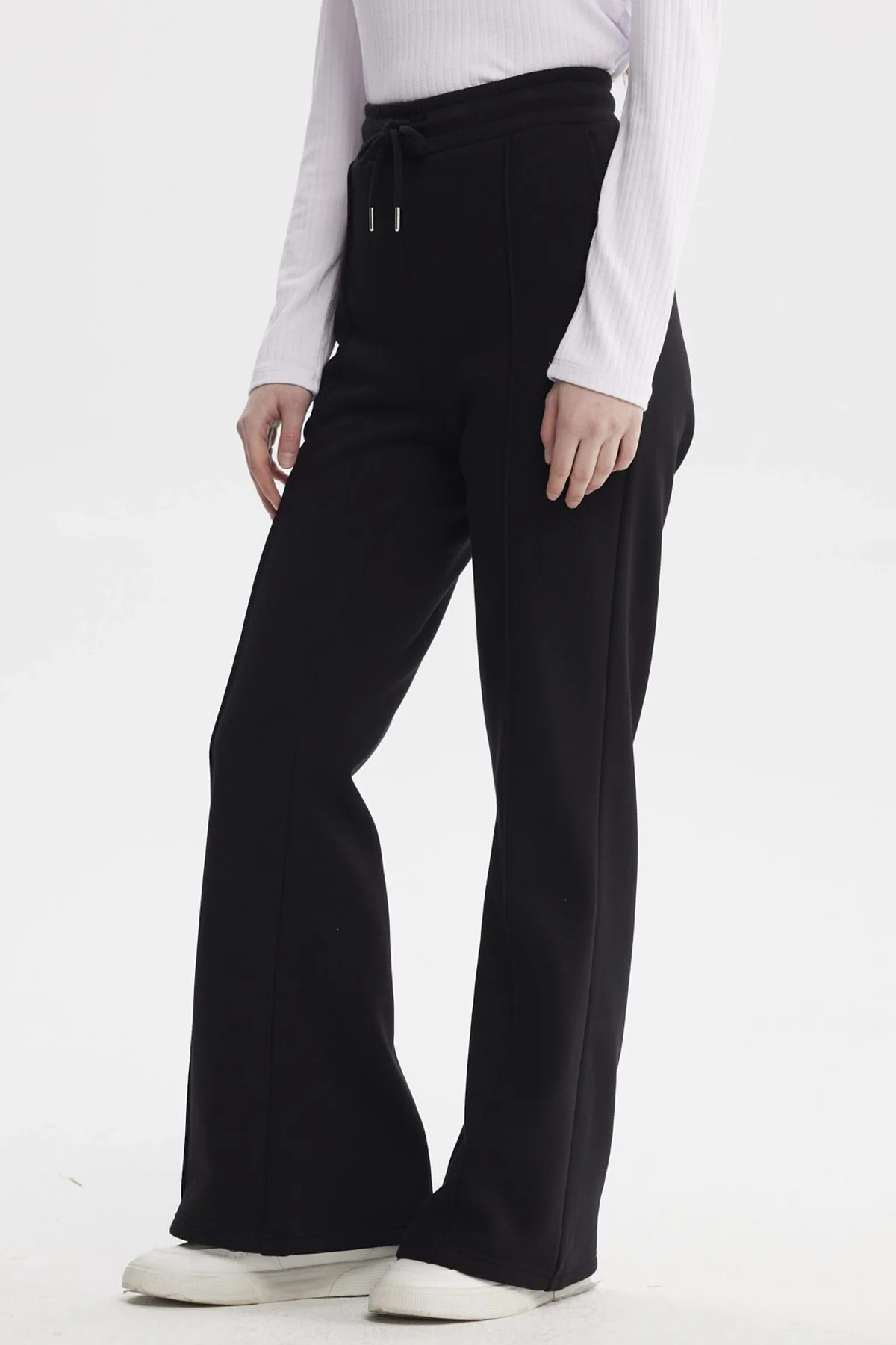 Pantalón Buzo Mujer Flare Corte Frontal Negro - Image 2