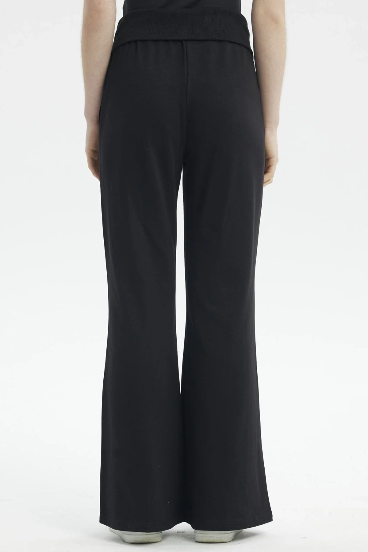 Pantalón Buzo Mujer Flare Negro - Image 3