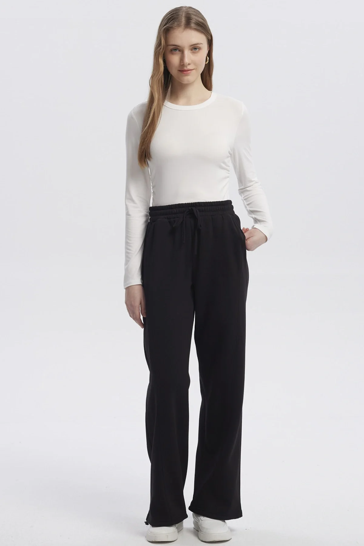 Pantalón Buzo Mujer Jogger Negro - Image 4