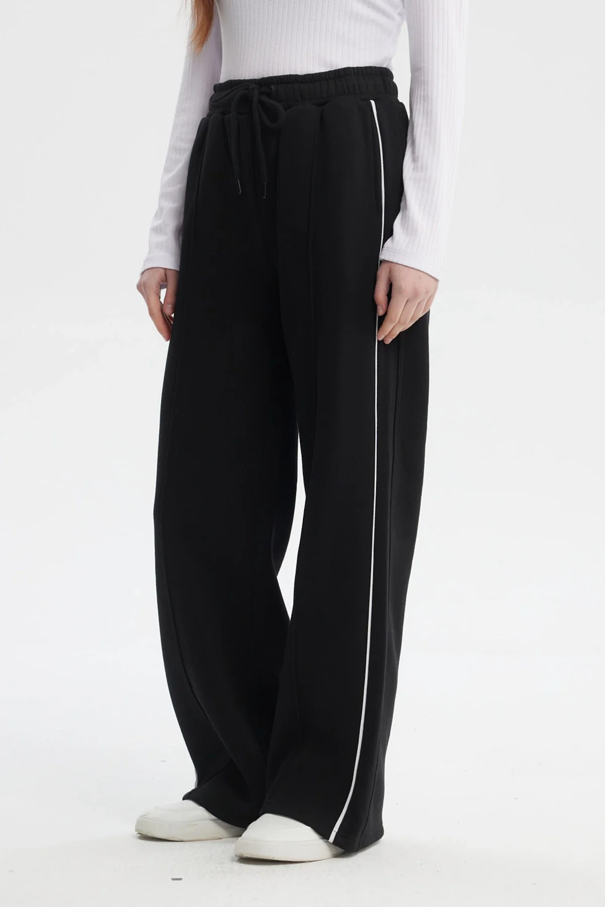 Pantalón Buzo Mujer Wide Leg Negro - Image 2