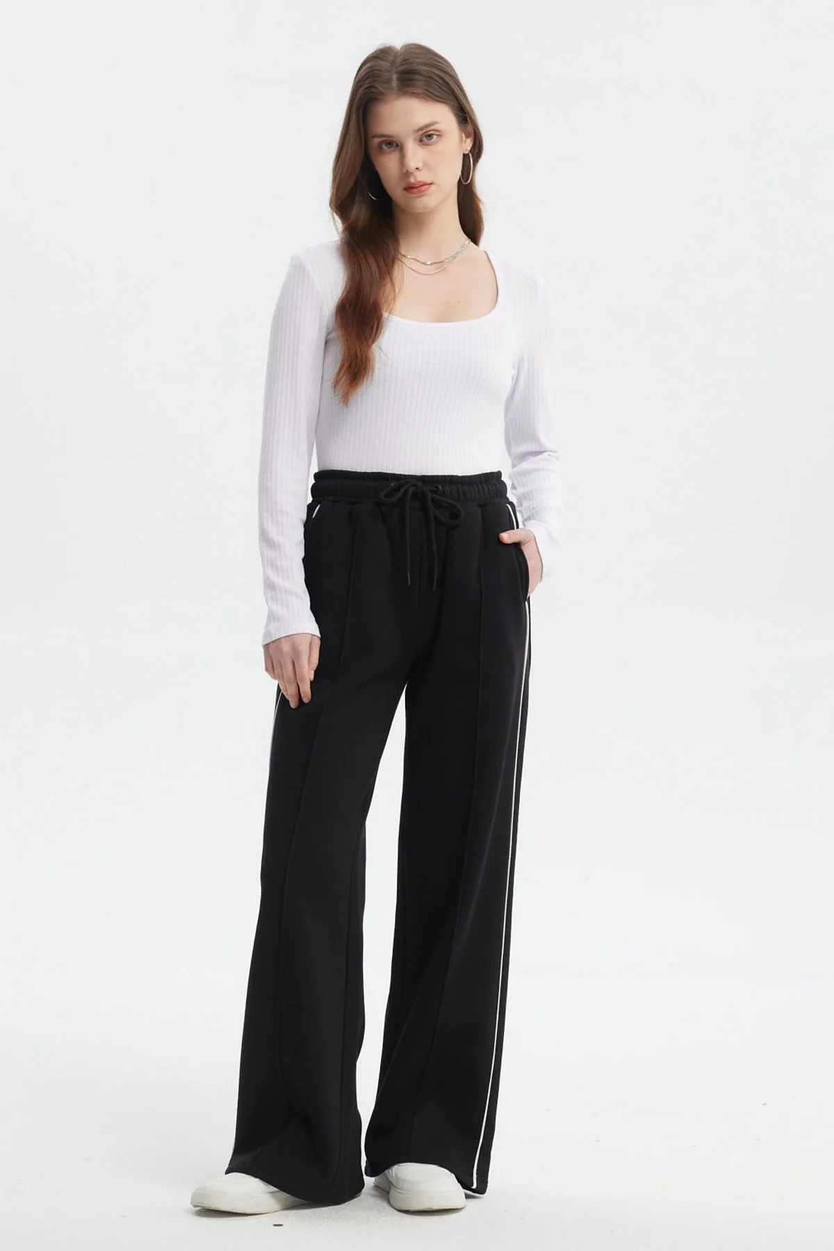Pantalón Buzo Mujer Wide Leg Negro - Image 4