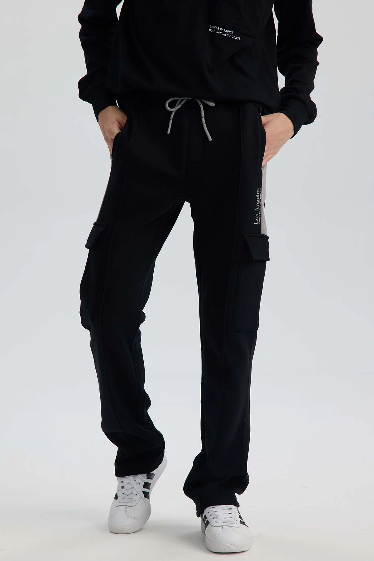 Pantalón Buzo Niño Calce Recto Con Cortes Negro - Image 2