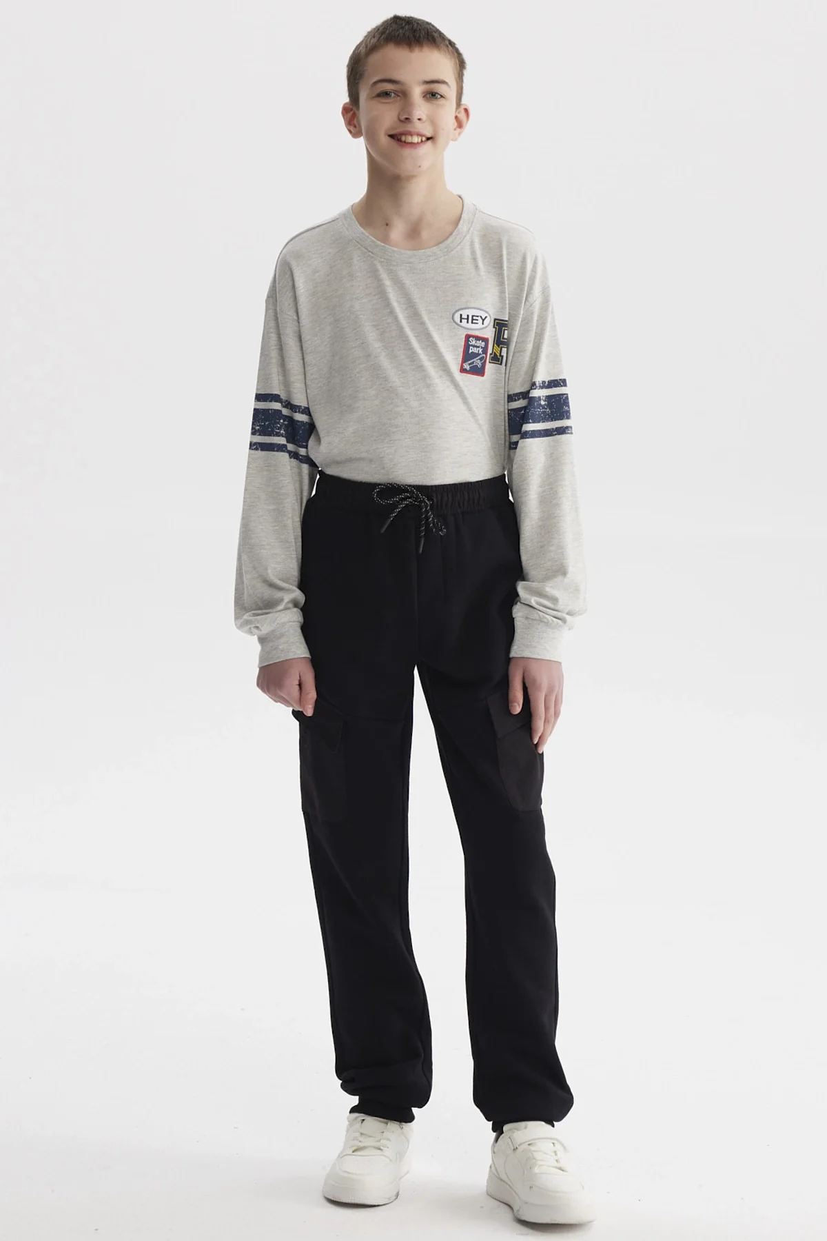 Pantalón Buzo Niño Jogger Cargo Negro - Image 4