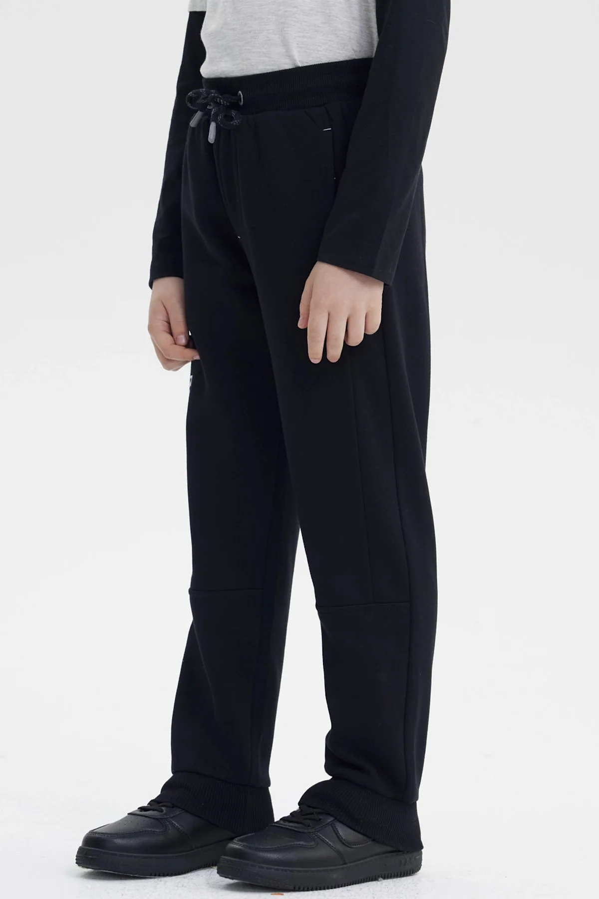 Pantalón Buzo Niño Pitillo Negro - Image 2