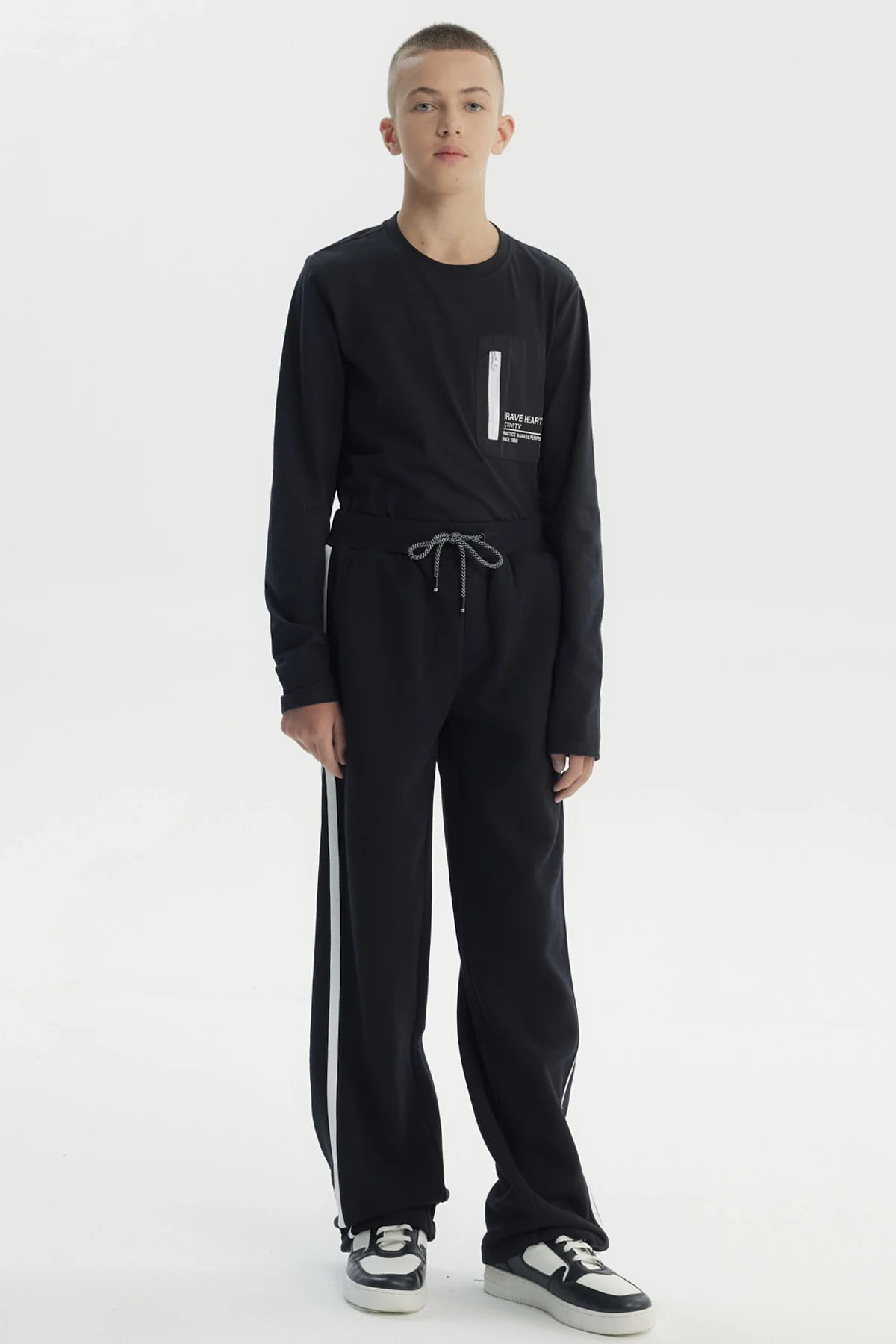 Pantalón Buzo Niño Pitillo Negro - Image 4