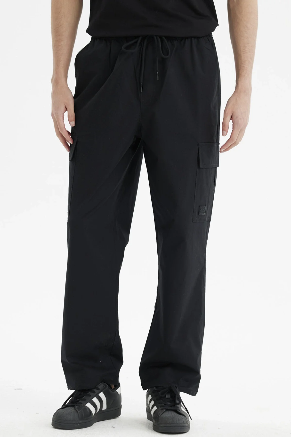 Pantalón Hombre Cargo Parachute Negro