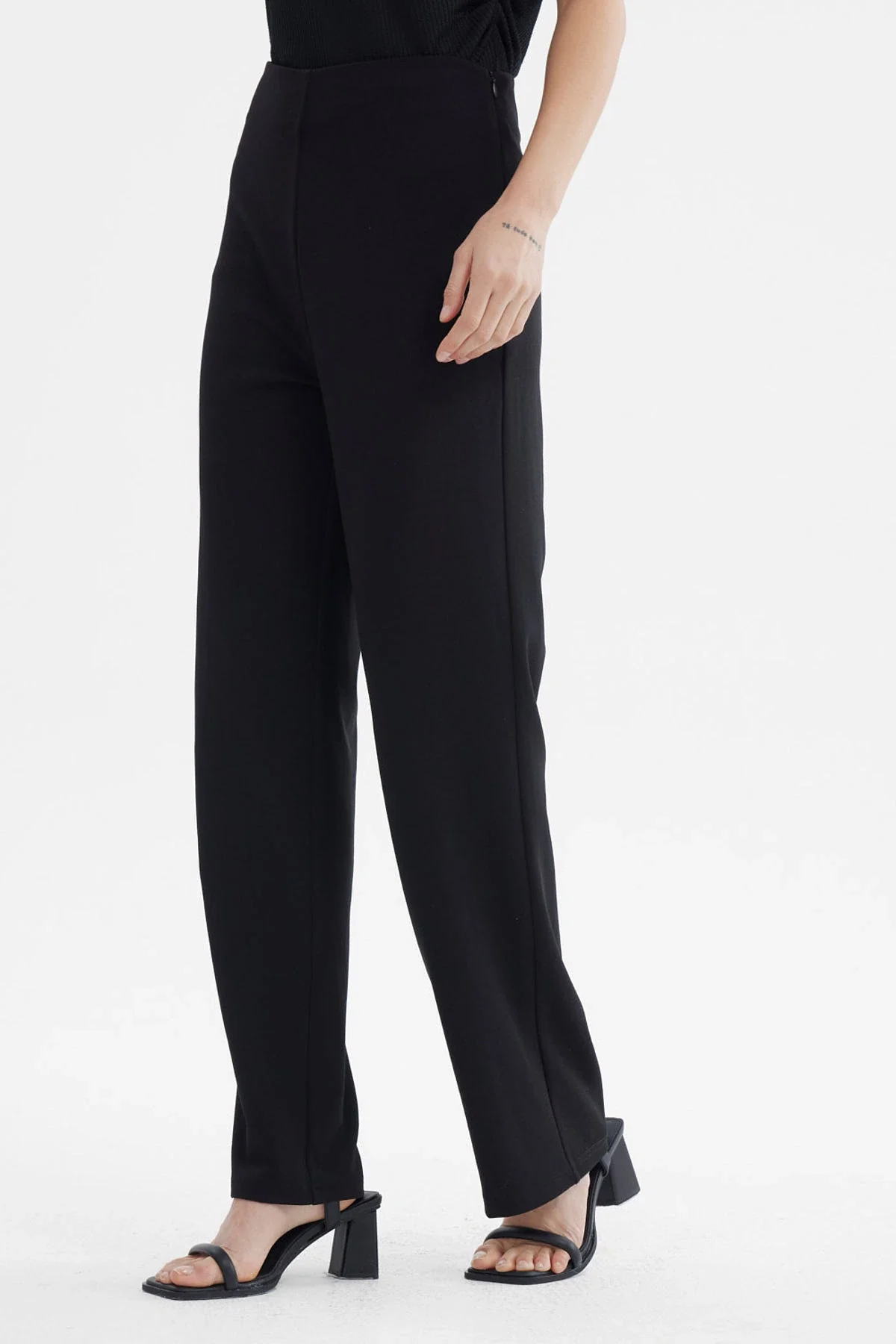 Pantalón Mujer Calce Recto Negro - Image 2