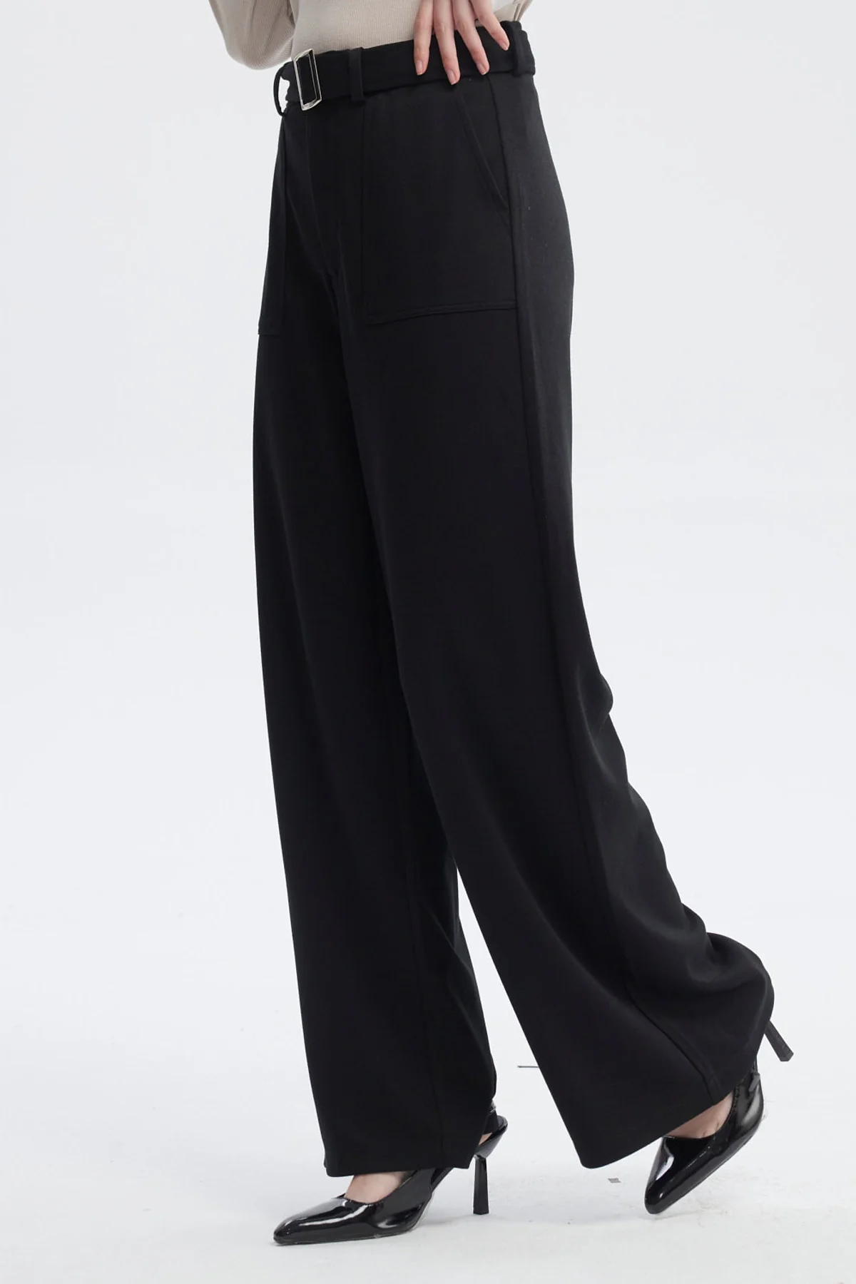 Pantalón Mujer Calce Recto Negro - Image 2