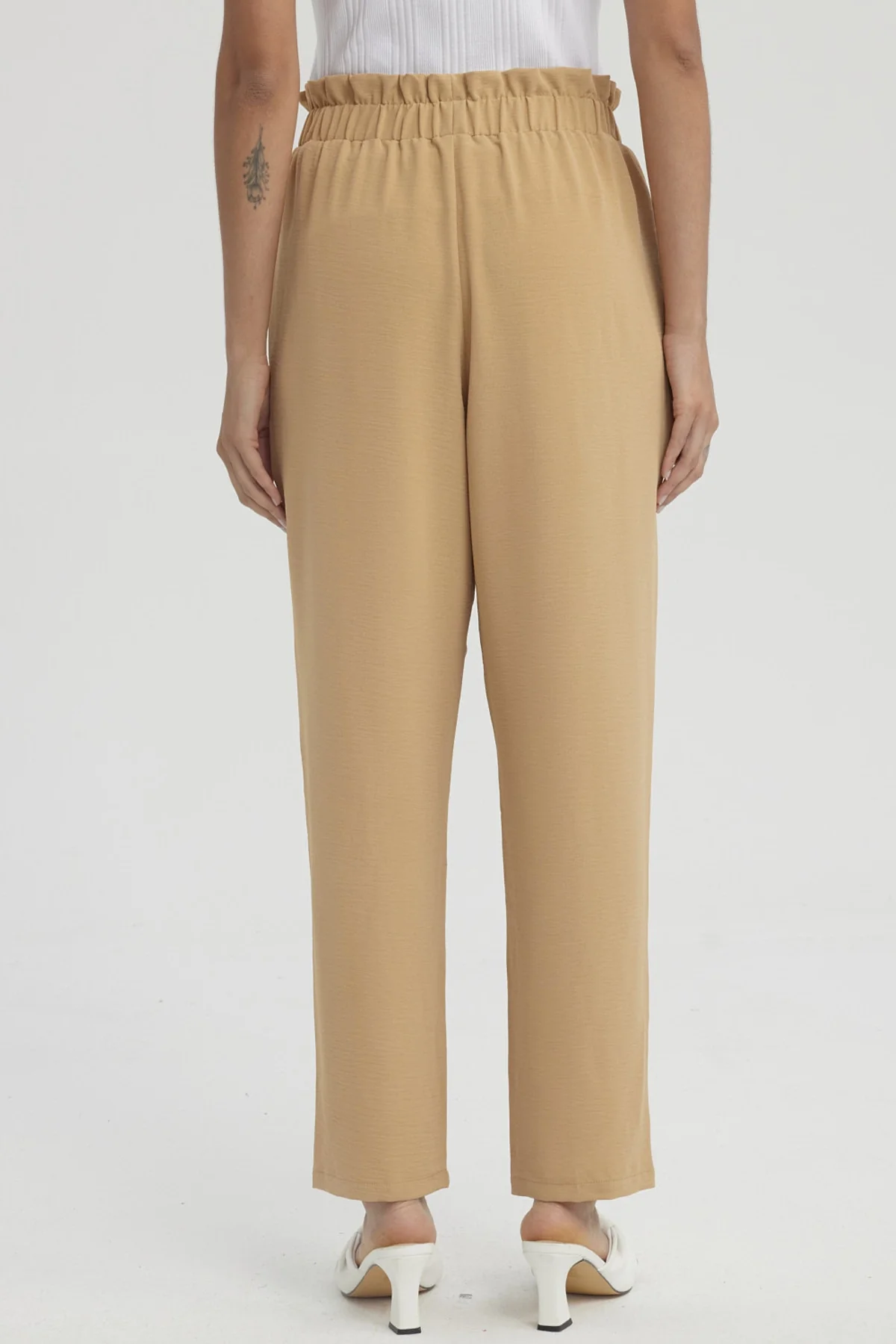 Pantalón Mujer Calce Slim Bolsillo Camel - Image 3