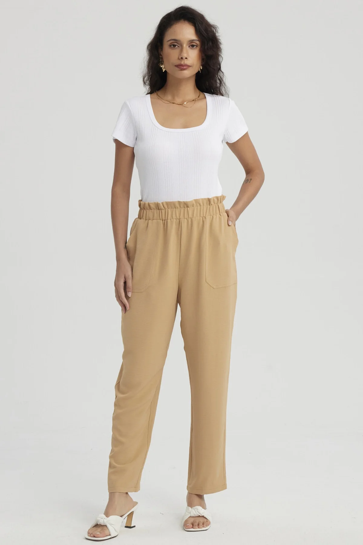 Pantalón Mujer Calce Slim Bolsillo Camel - Image 4
