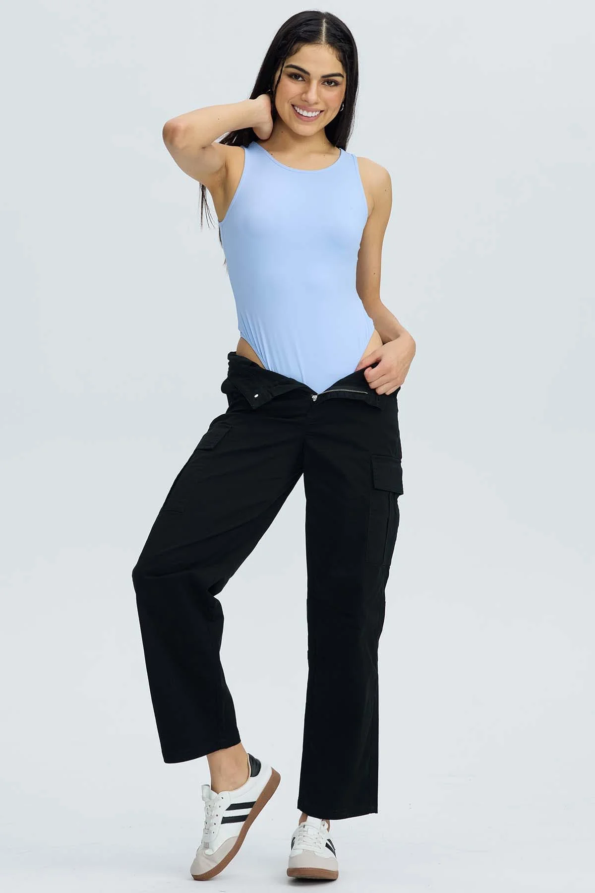 Pantalón Mujer Cargo Cortes Negro - Image 4