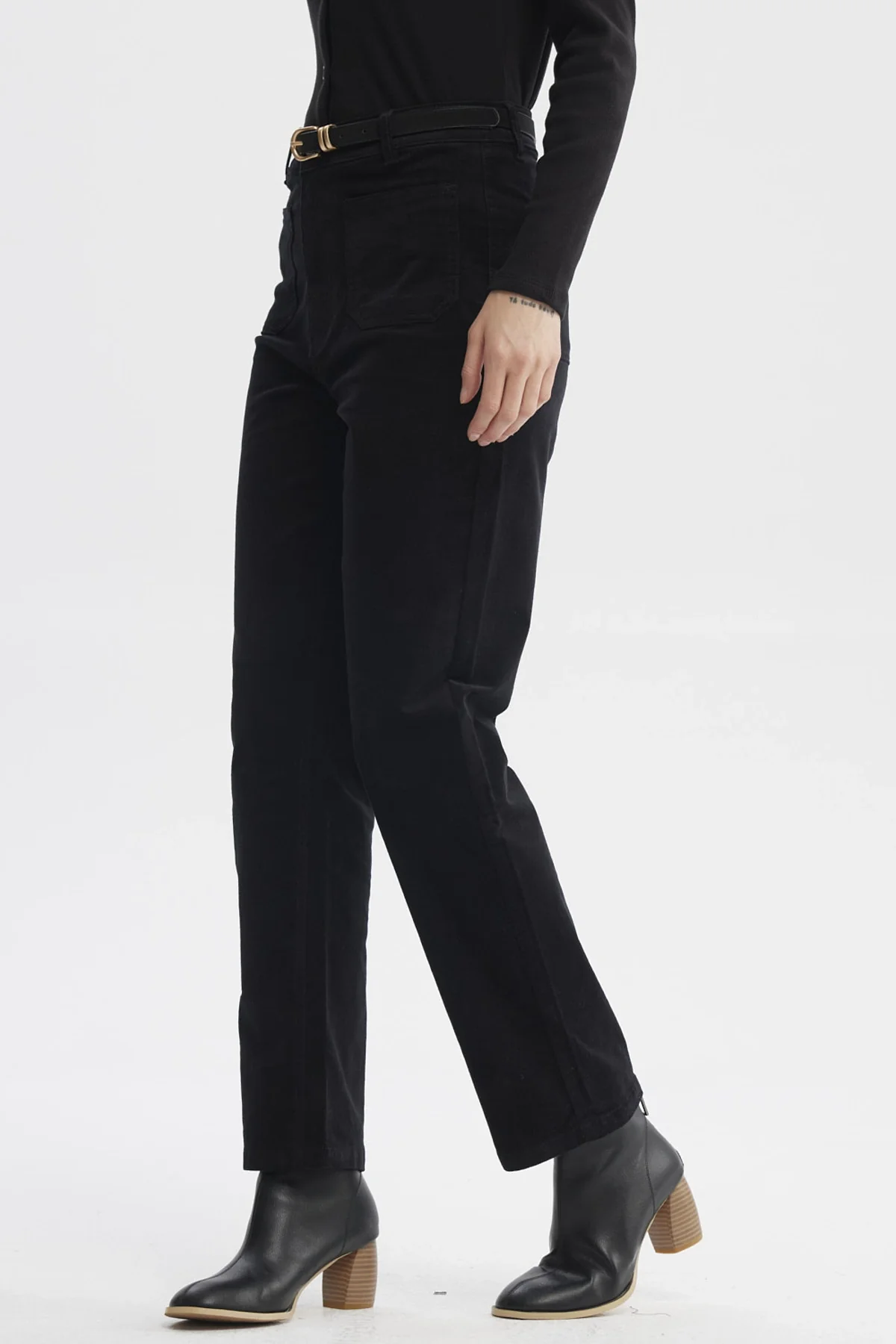 Pantalón Mujer Cotelé Calce Slim Negro - Image 2