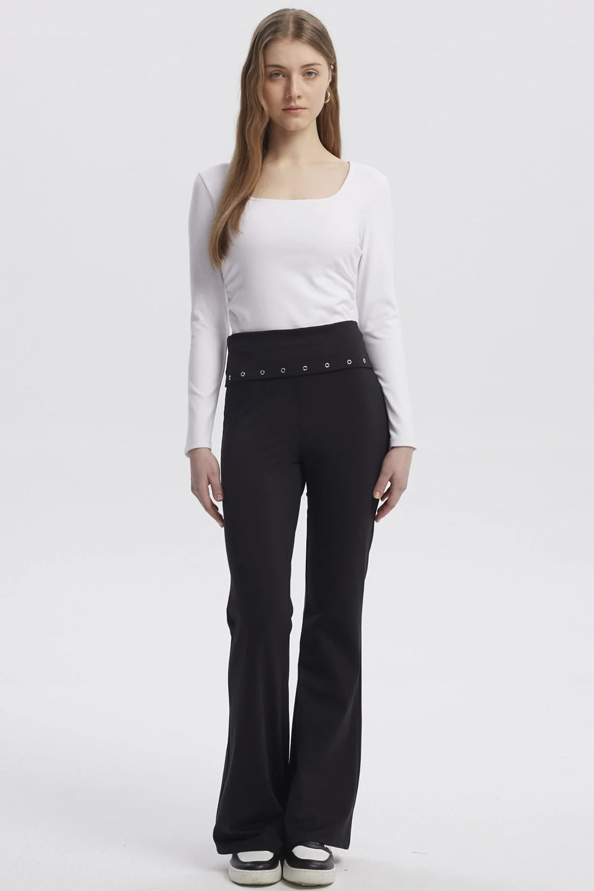 Pantalón Mujer Flare Negro - Image 4