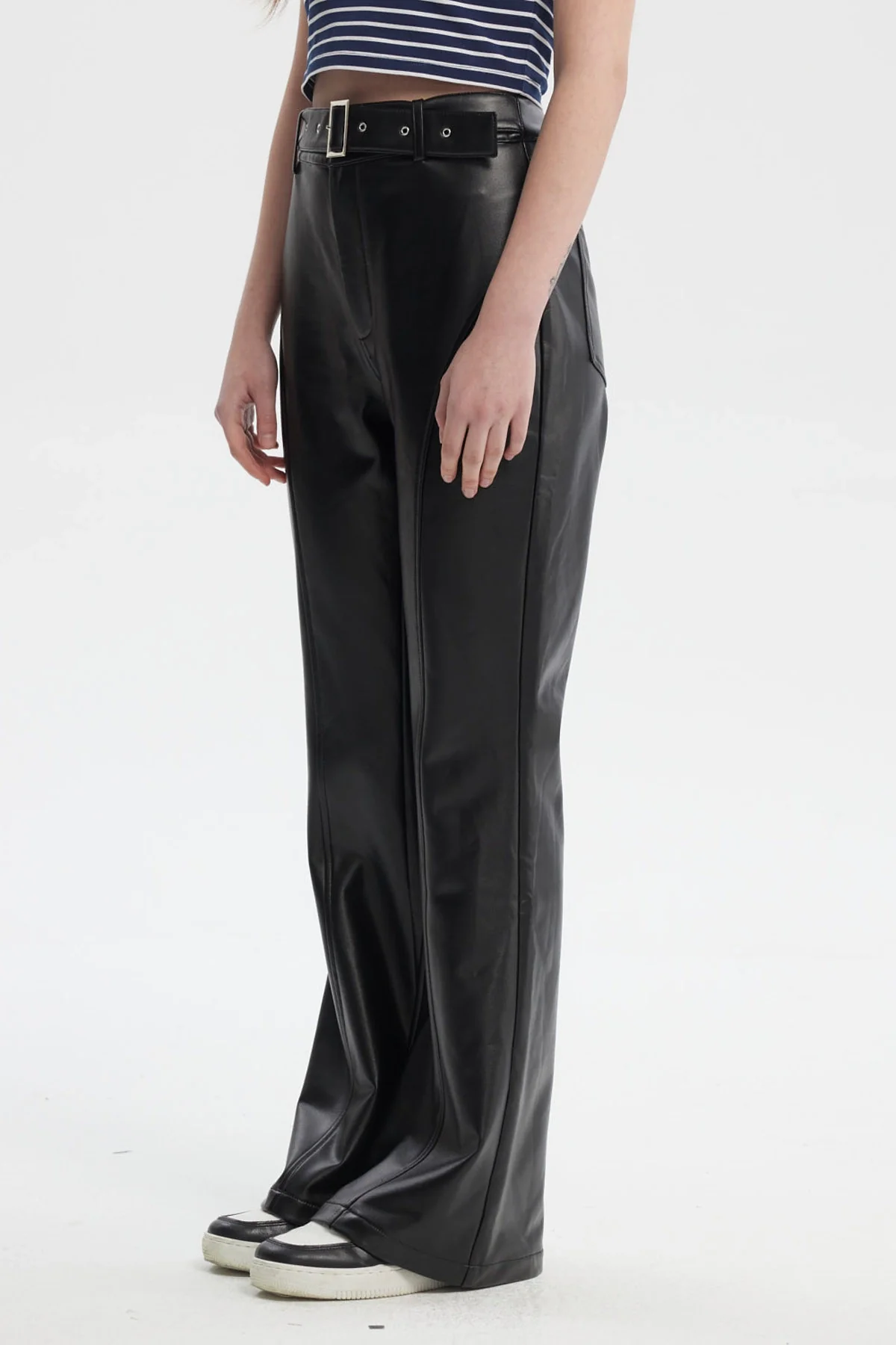 Pantalón Mujer Flare Efecto Cuero Negro - Image 2