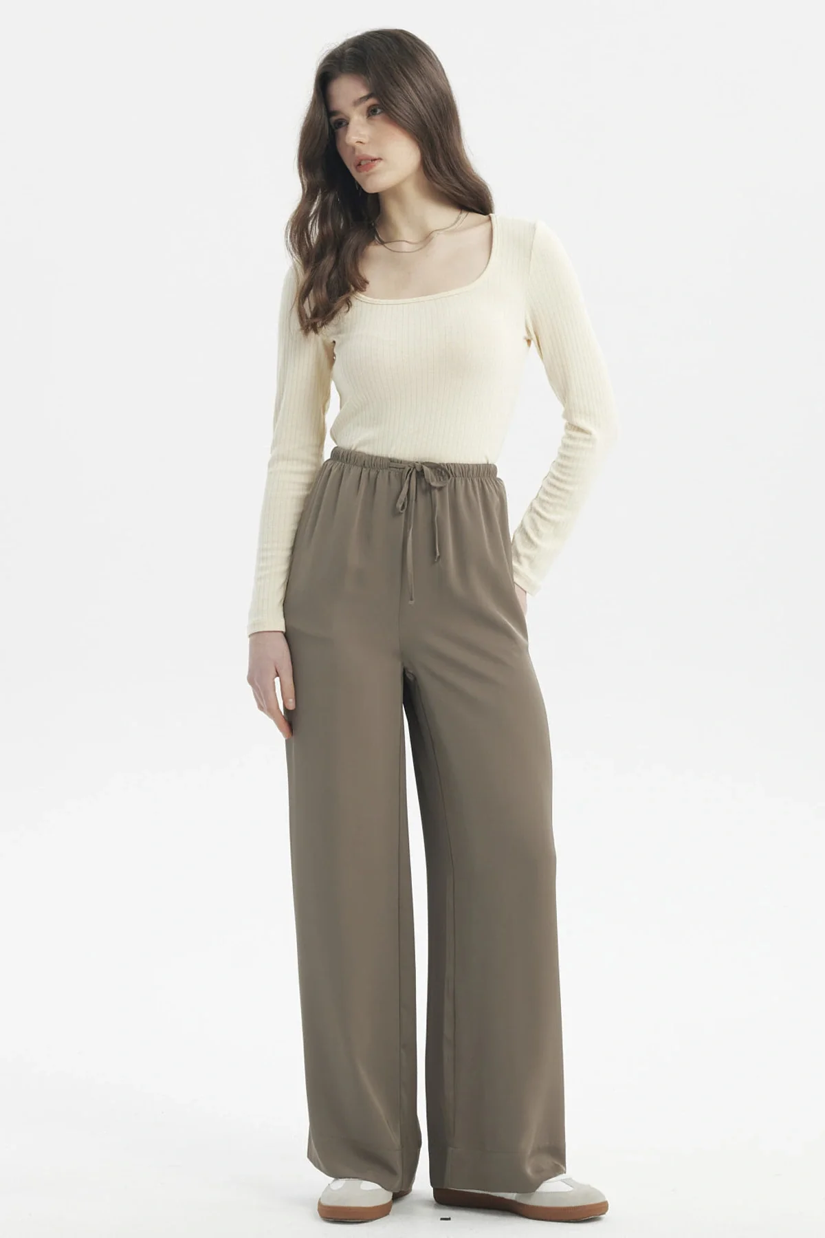 Pantalón Mujer Holgado Amplio Con Cordón Verde Militar Claro - Image 4